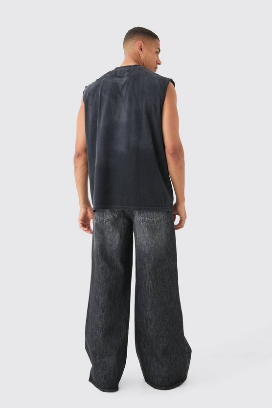 Lockere schwarze Jeans mit extremen Rissen