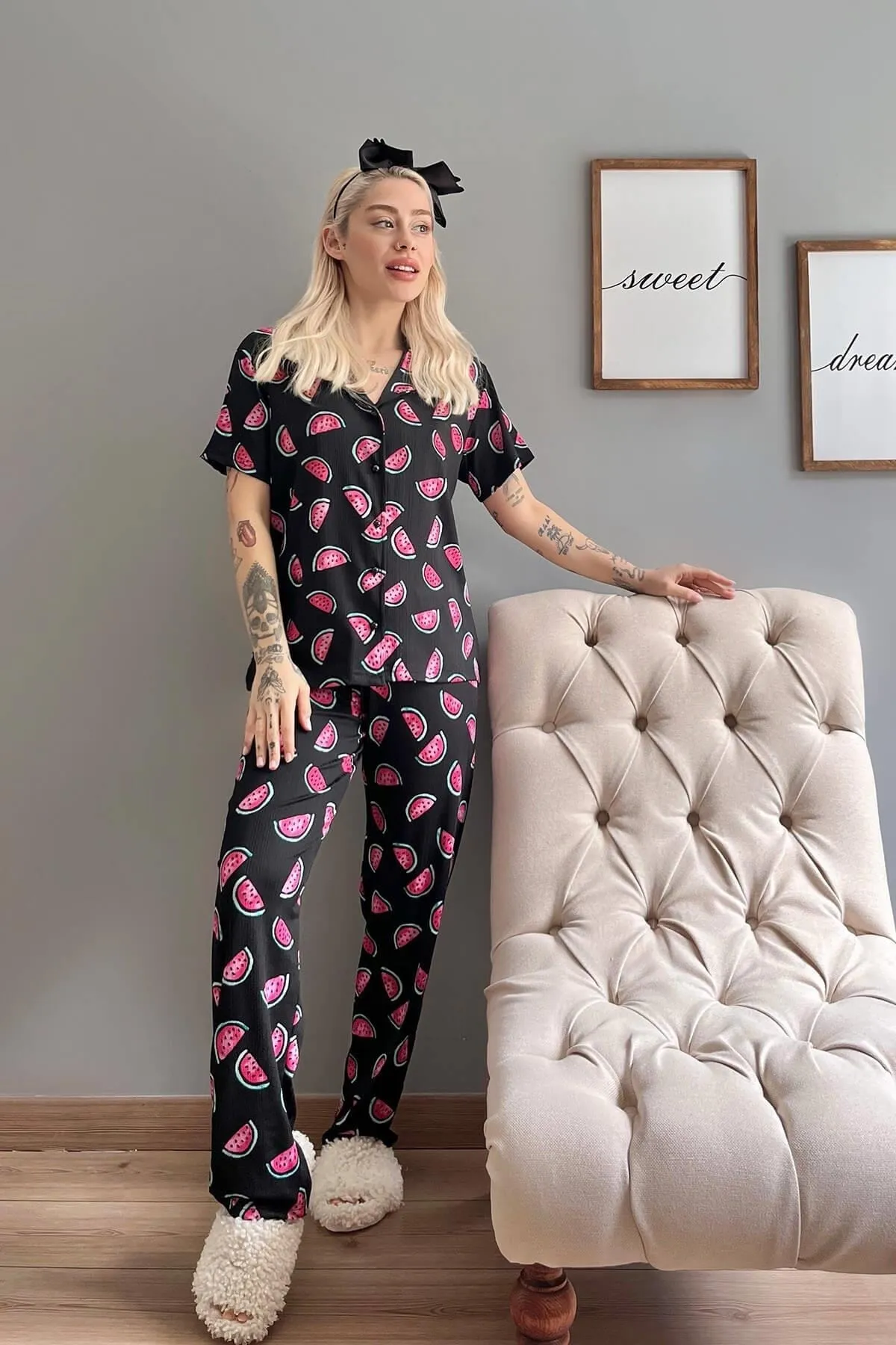 Pijamaevi  Kurzärmliger Damen-Pyjama mit Wassermelonenmuster, gestrickt vorne und geknöpft