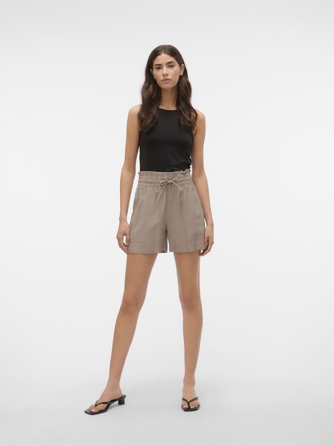 VMCARISA Shorts