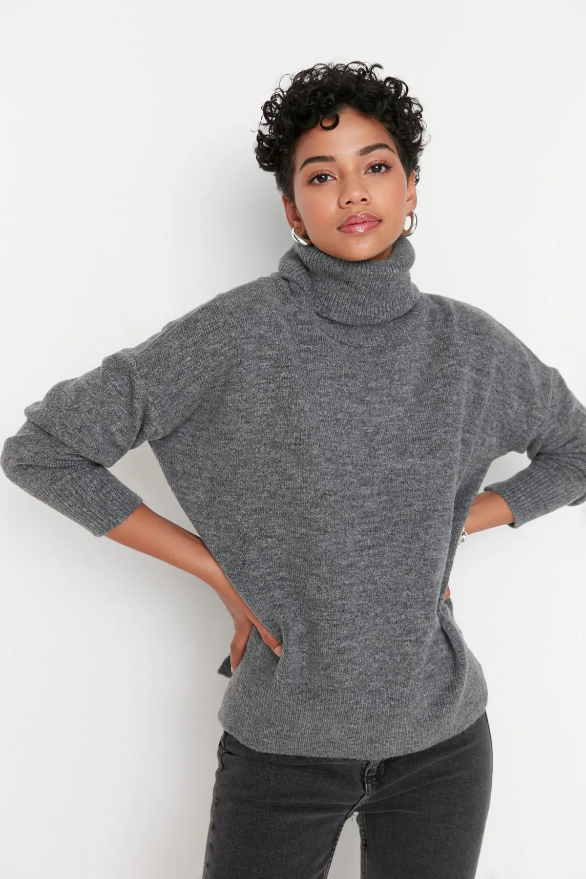 Trendyol Collection  Anthrazitfarbener Rollkragenpullover mit weicher Struktur TWOAW20XS0026
