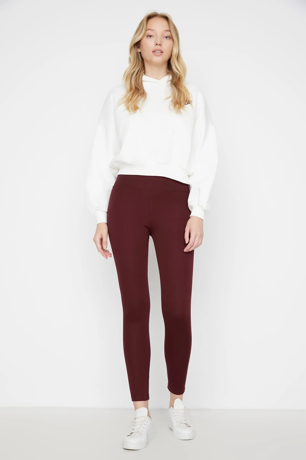 Trendyol Collection  Weinrote Interlock-Strickstrumpfhose mit hoher Taille und elastischem Bund TWOAW20TA0047