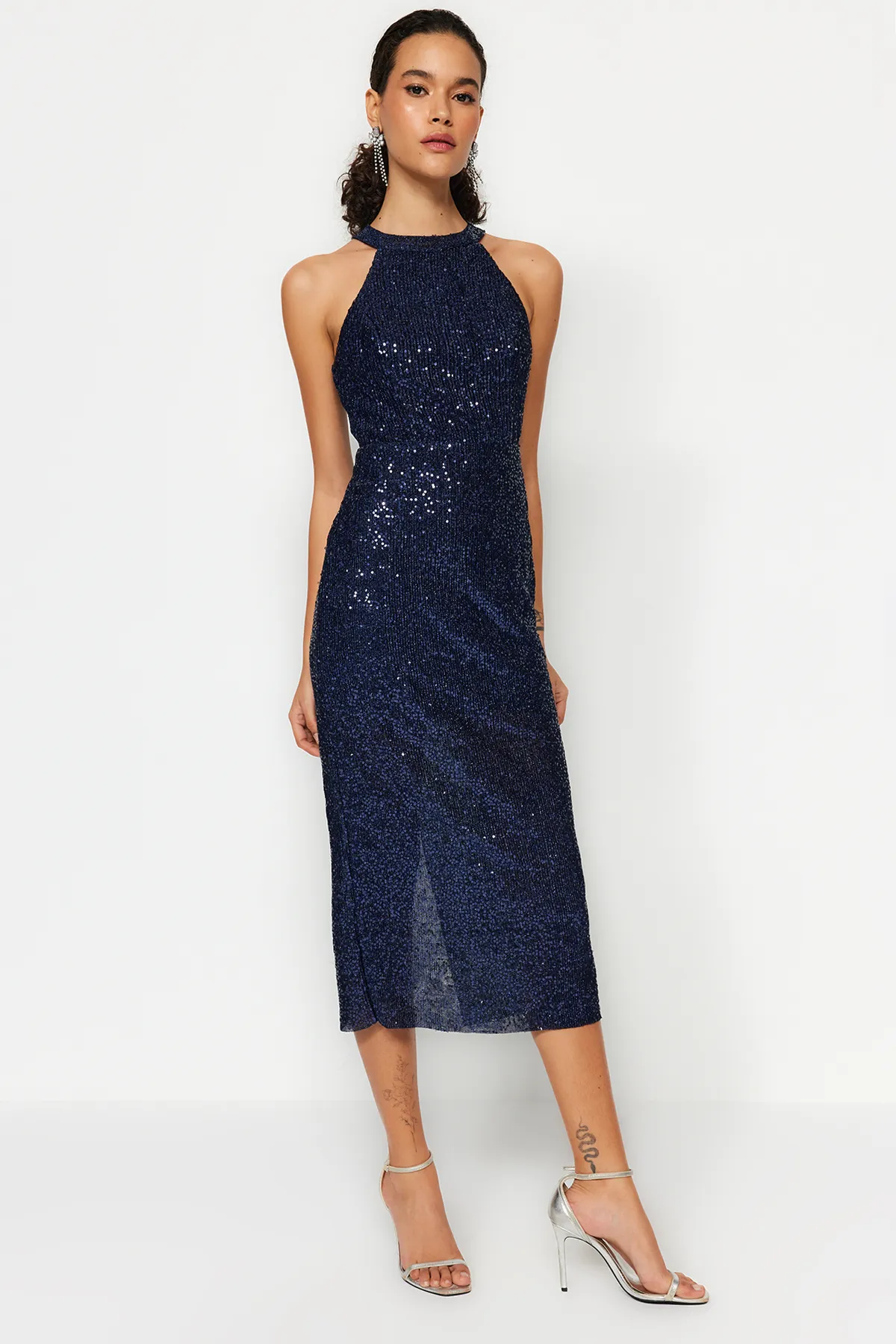 Trendyol Collection  Marineblaues, tailliertes, gestricktes, gefüttertes, glänzendes Pailletten-Elegantes Abendkleid TPRAW24EL00233