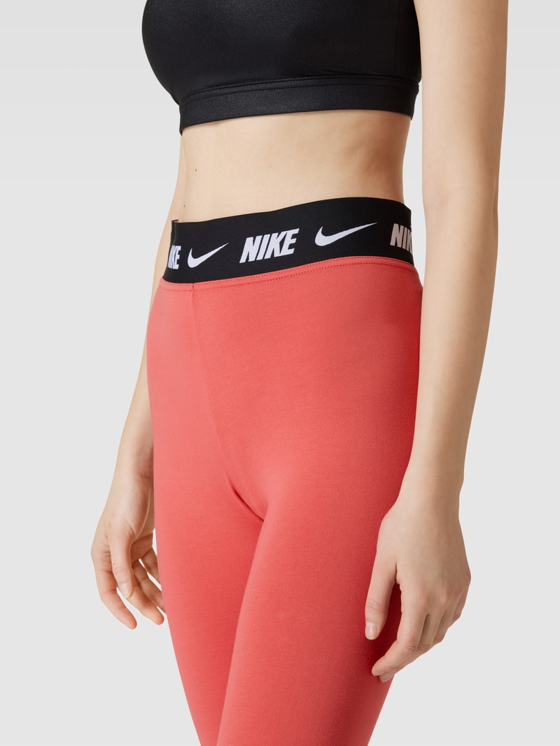 Leggings in unifarbenem Design mit Logo-Detail in rostrot