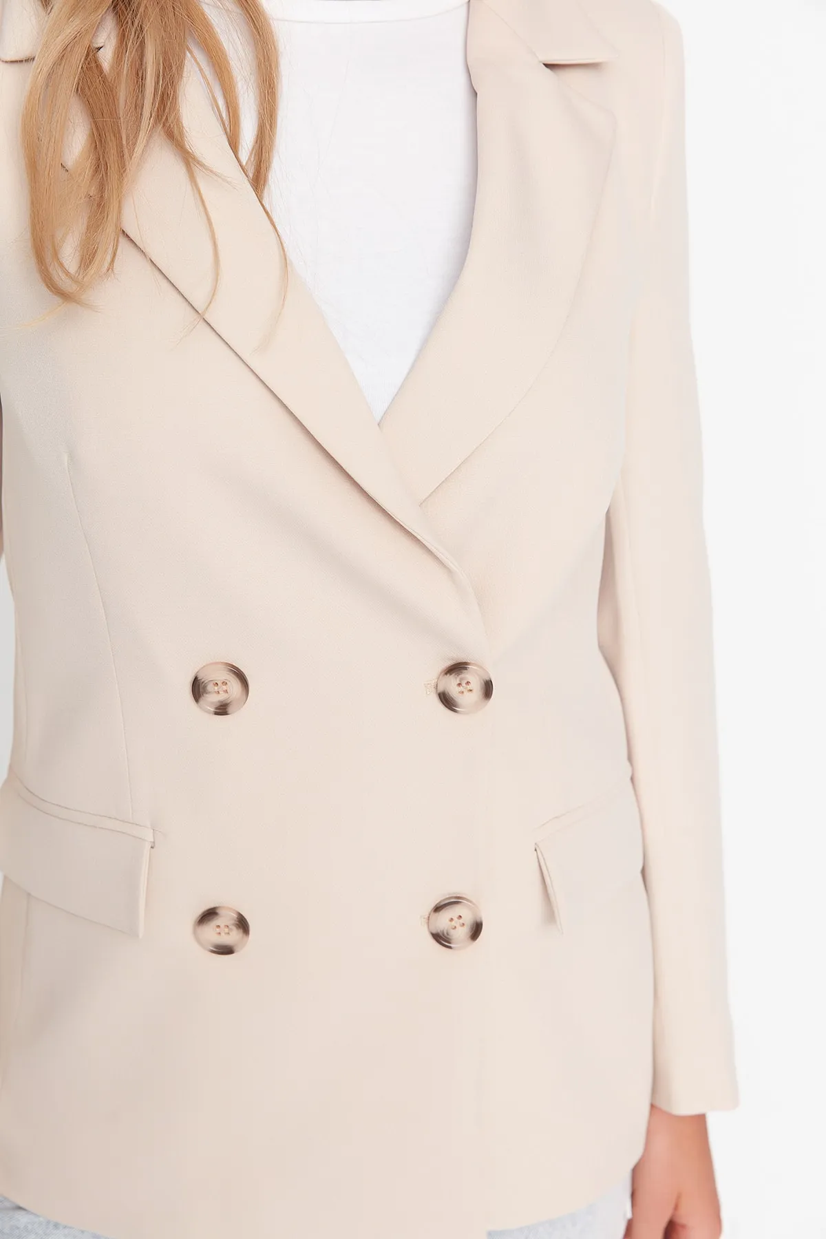 Trendyol Collection  Beige, normal gefütterte, zweireihige Blazerjacke aus Webstoff mit Verschluss TWOSS21CE0107