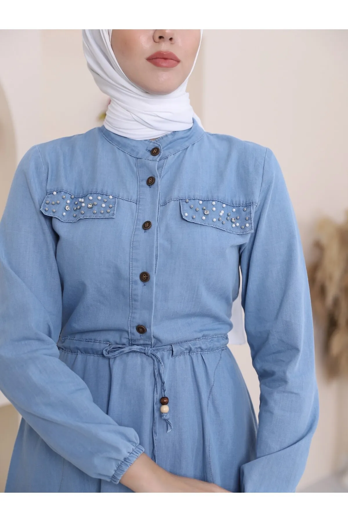 Modamorfo  Langes Jeanskleid mit Tunnel-Spitze und Perlendetail