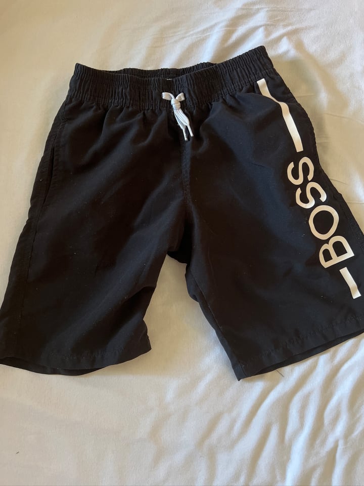Hugo Boss Kids Badeshorts in Schwarz günstig kaufen 152