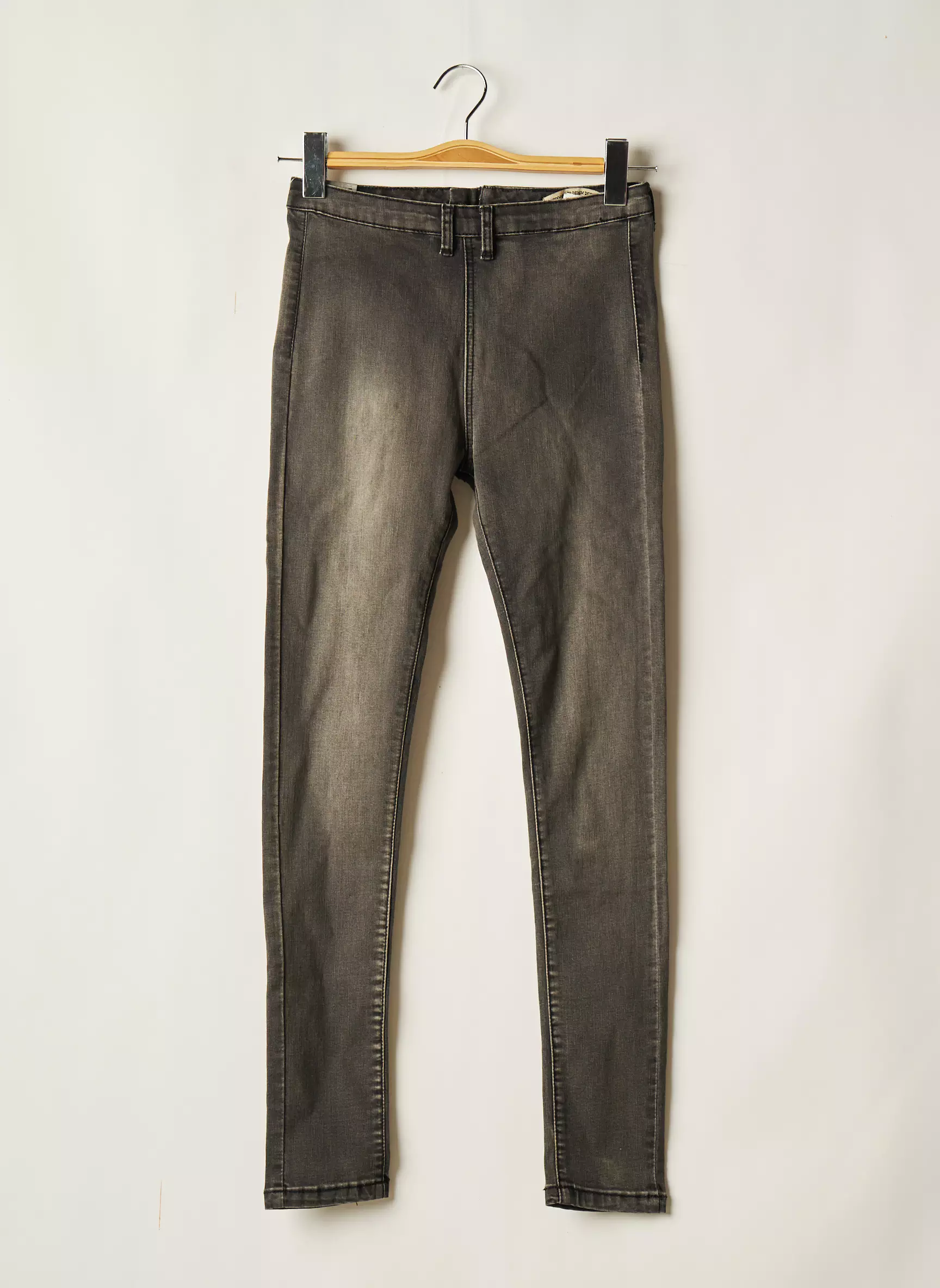 Madonna Pantalons Slim Femme couleur gris