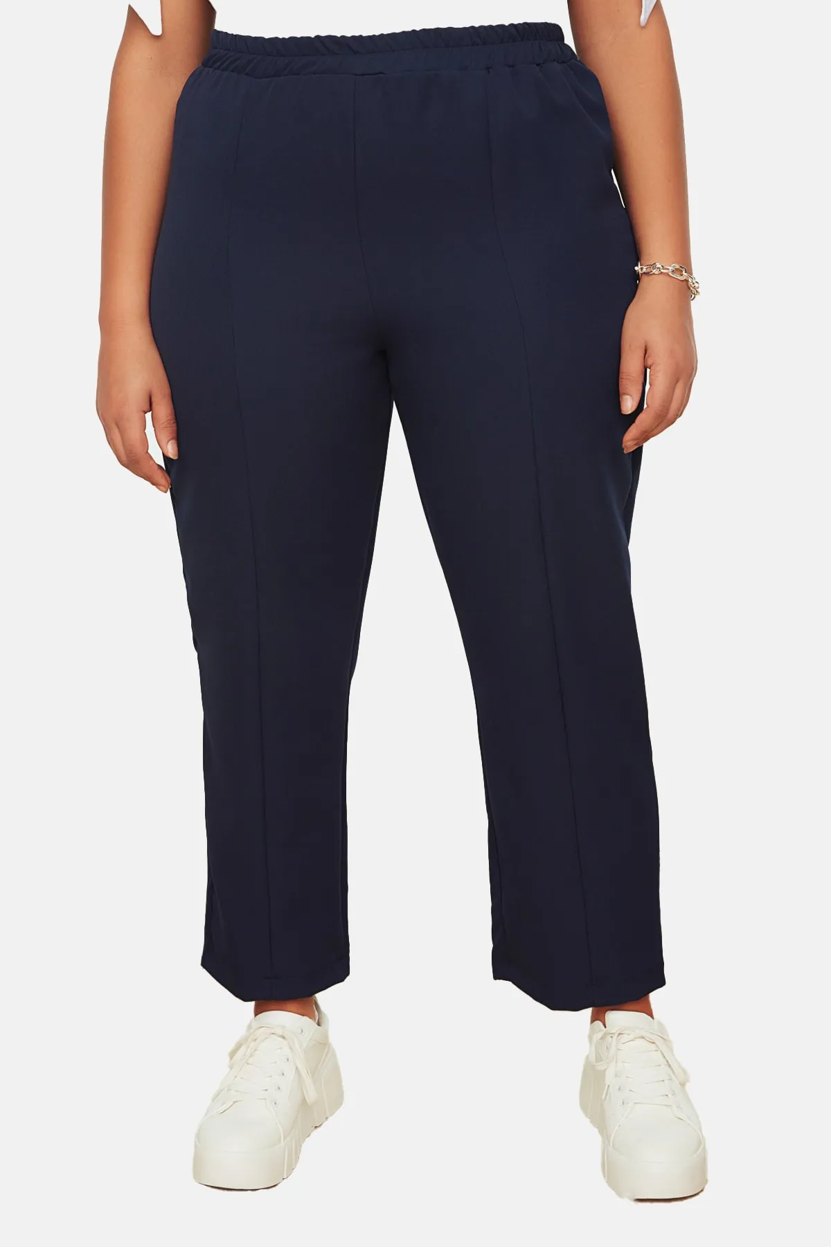 Trendyol Curve  Marineblaue Webhose mit elastischem Bund und Karottenschnitt TBBSS22AR0031