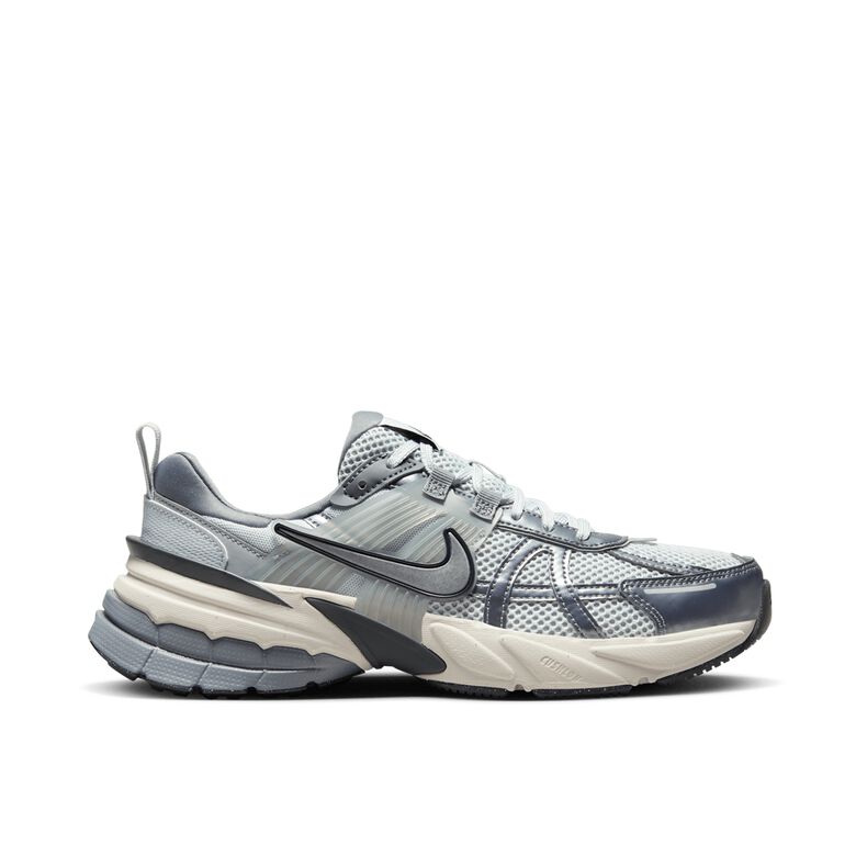 NIKE Wmns V2K Run pure platinum/mtlc cool grey-wolf grey