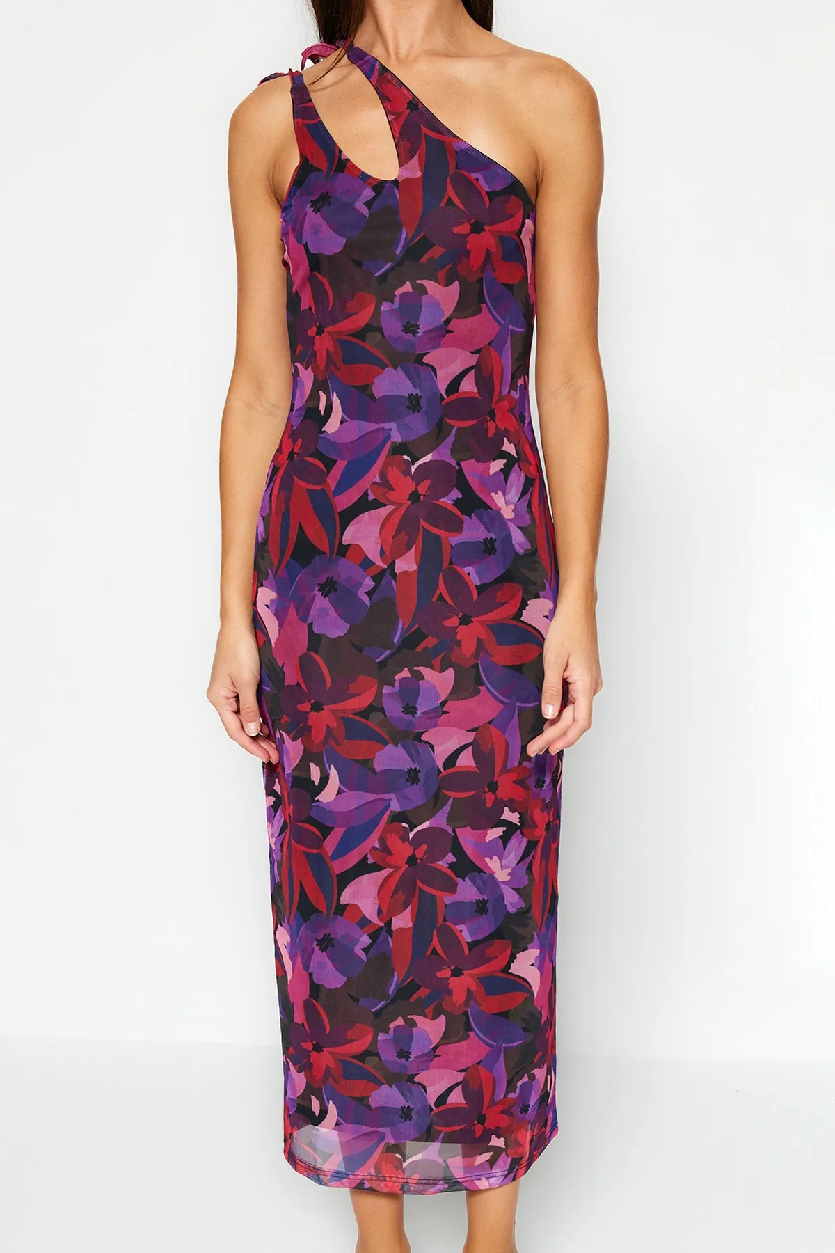 Trendyol Collection  Mehrfarbiges, tailliertes, flexibles, gestricktes Maxi-Bleistiftkleid mit asymmetrischem Kragen, Tüllfutter TWOSS23EL02315