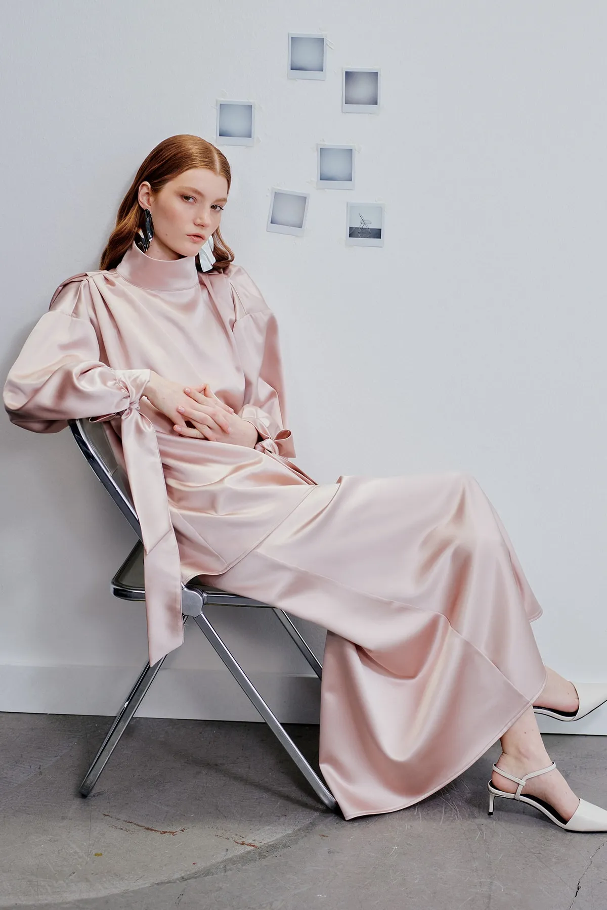 Trendyol Modest  X Kevser Sarıoglu A-Linien-Rock aus Satingewebe mit getrockneten Rosen TCLSS23EE00004