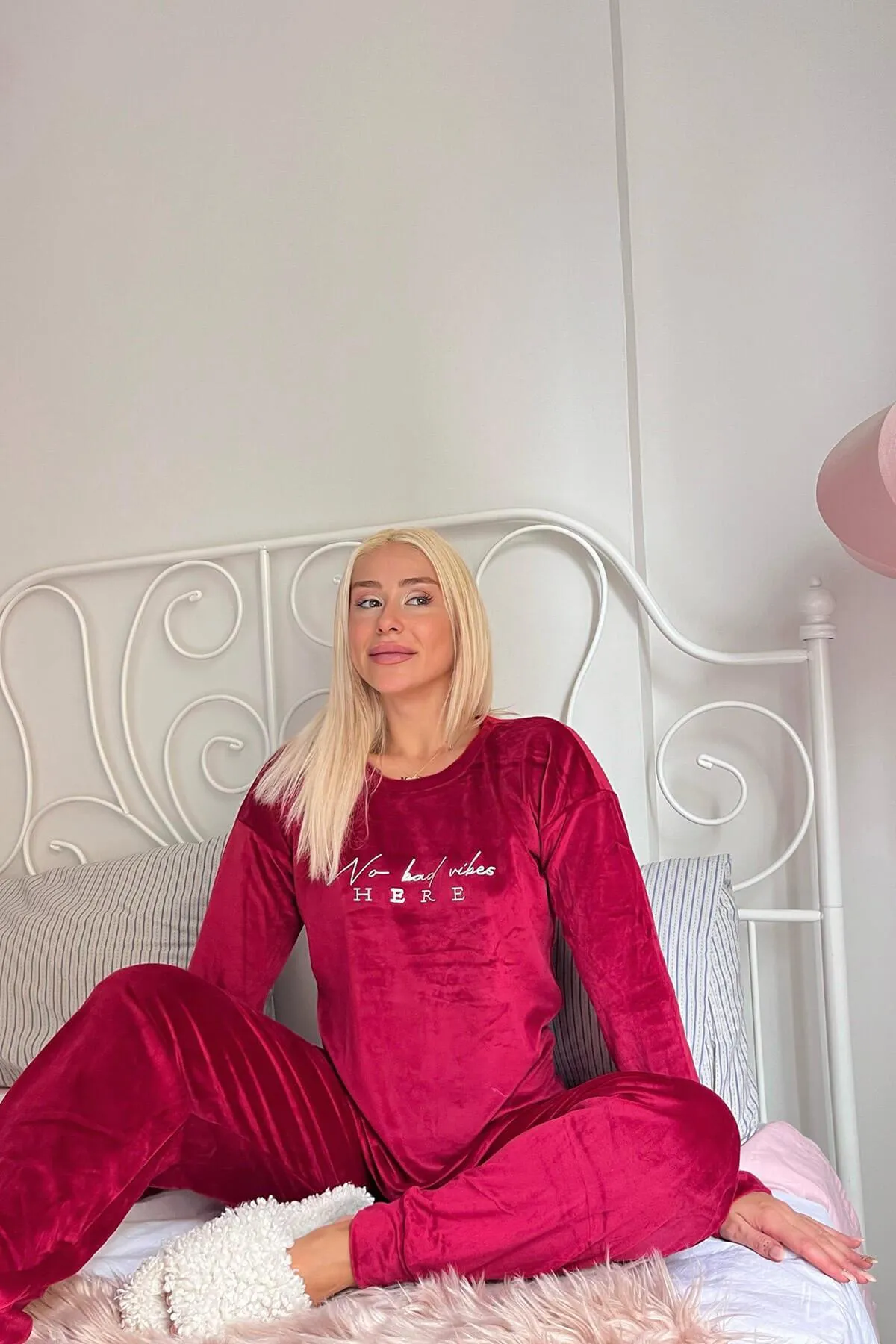 Pijamaevi  Burgundy Vibes gemustertes exklusives Samt-Pyjama-Set für Damen