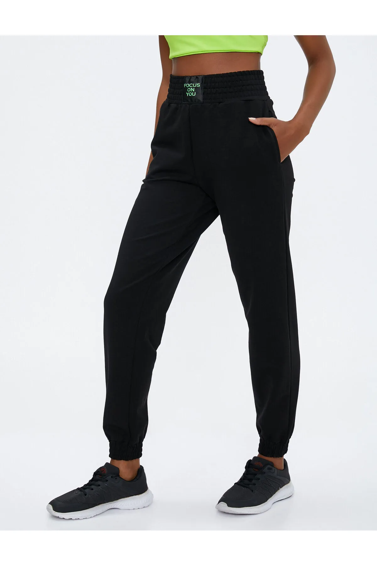 Koton  Jogger-Jogginghose mit Label, detaillierter Tasche und hoher Taille