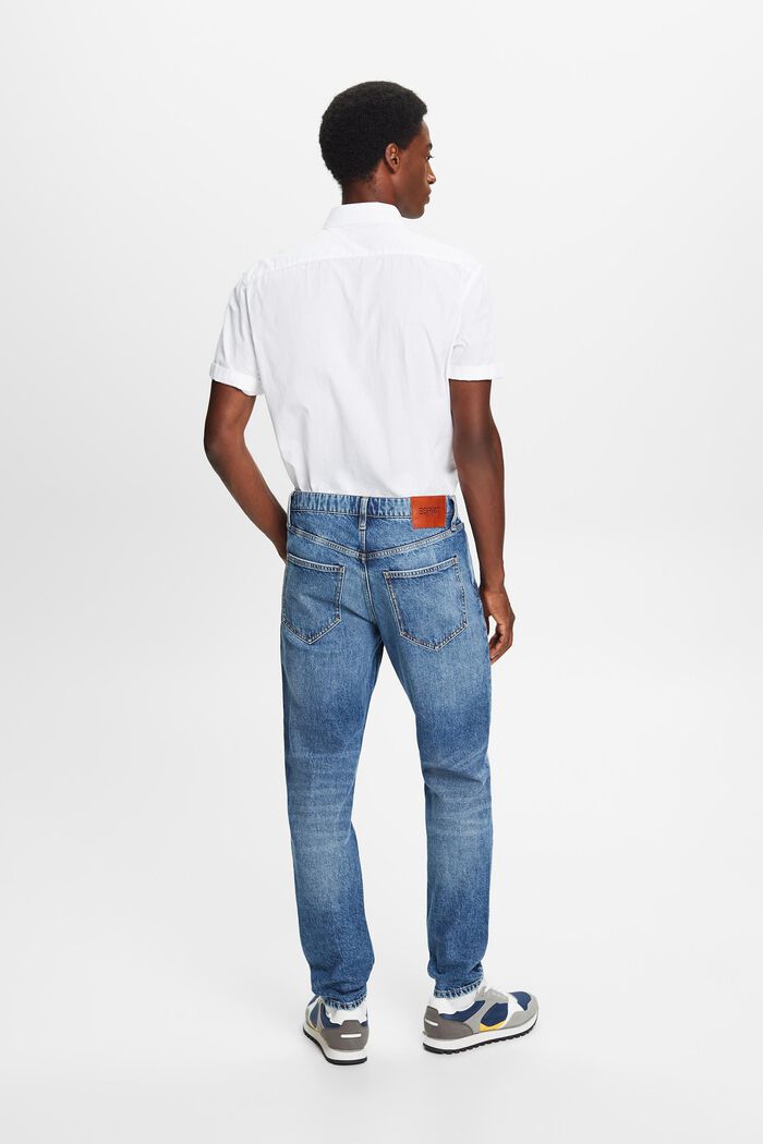 Gerade, konische Jeans mit mittelhohem Bund