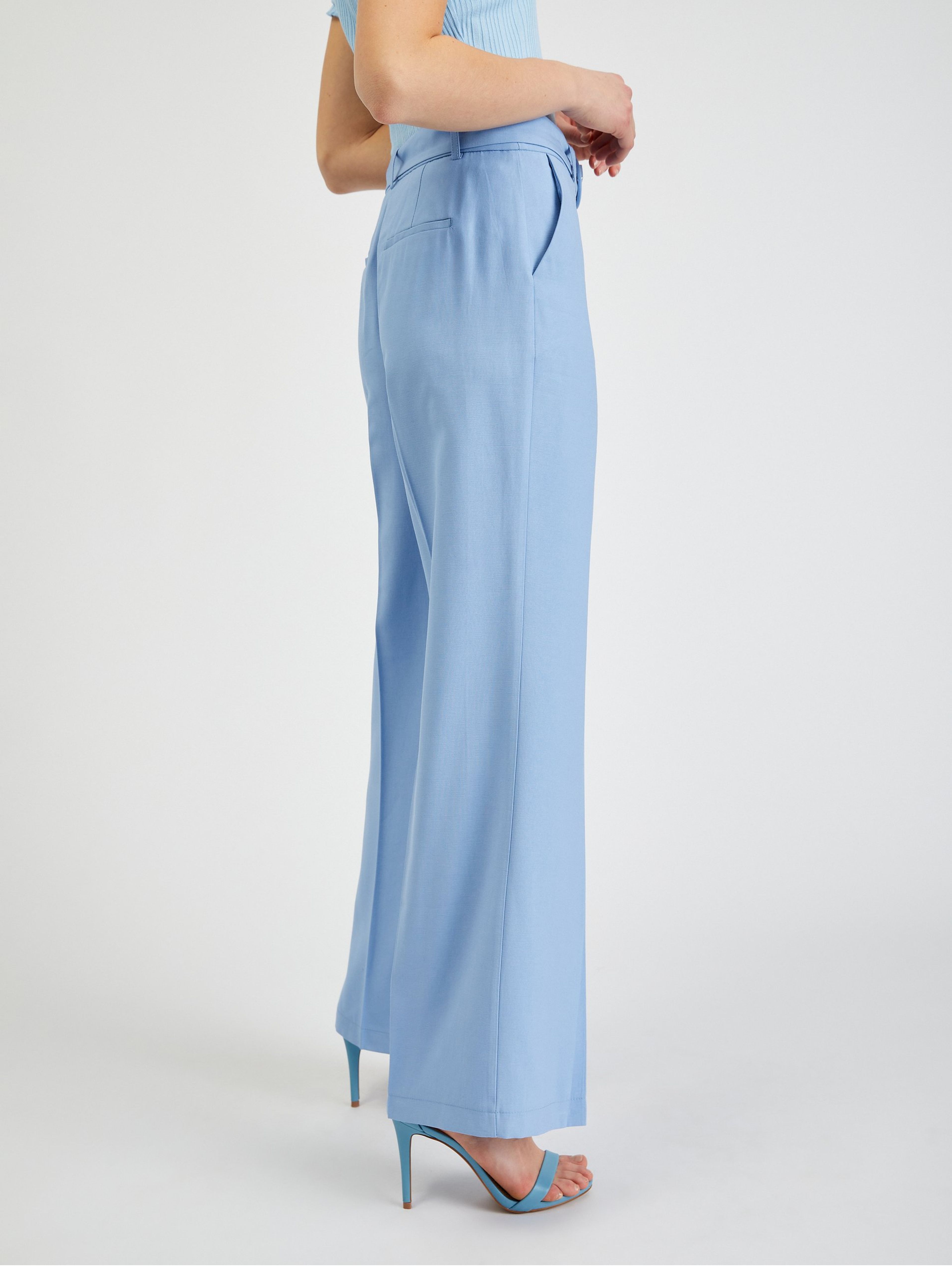 Hellblaue weite Damenhose mit Gürtel ORSAY