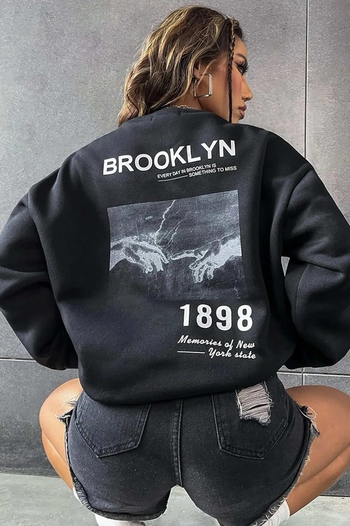 MODAGEN  Schwarzes, bedrucktes Oversize-Sweatshirt „Brooklyn 1898“ mit Rundhalsausschnitt