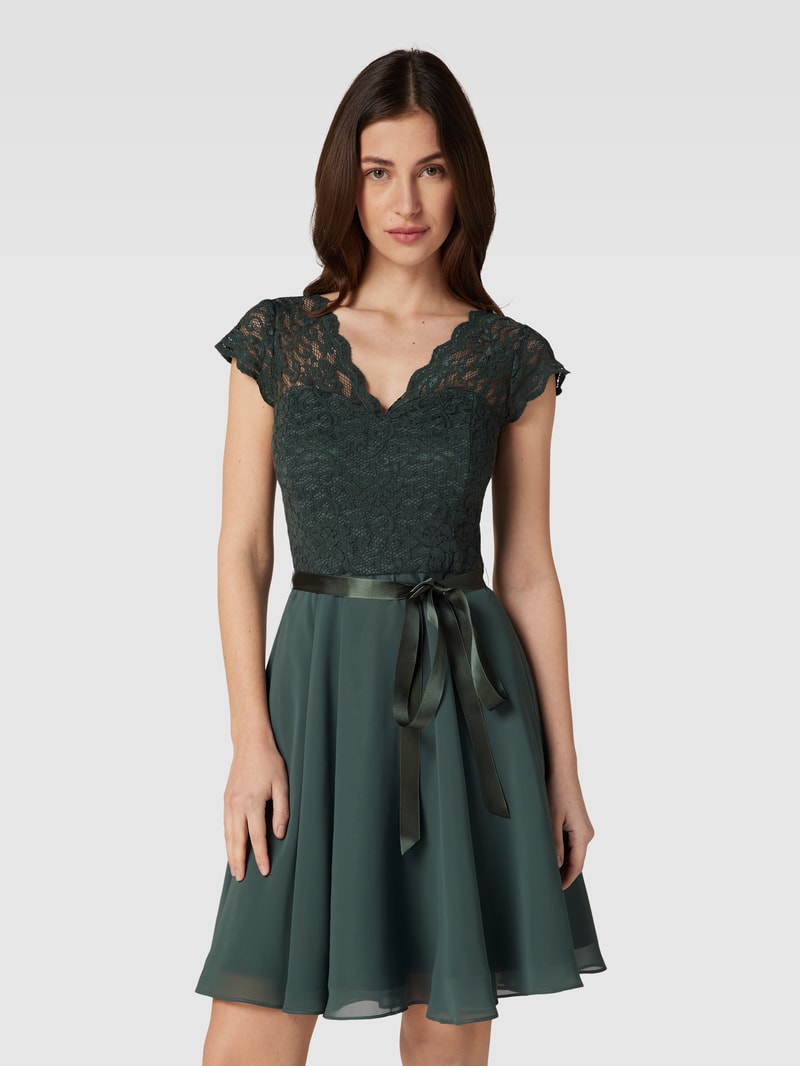Cocktailkleid mit Spitzenbesatz in grün