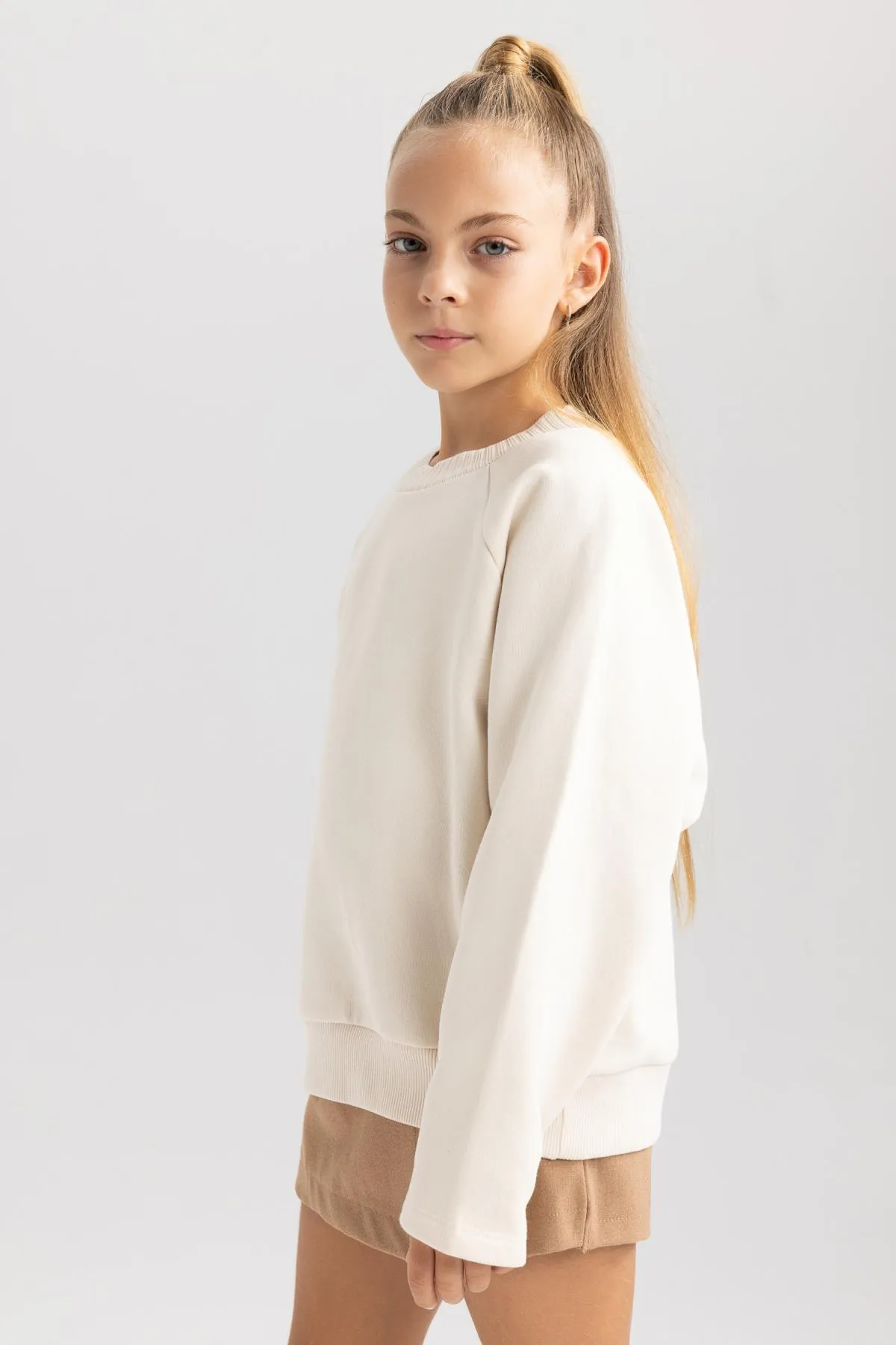 DeFacto  Weiches, pelziges Sweatshirt mit Rundhalsausschnitt für Mädchen in Oversize-Passform B1976a823au