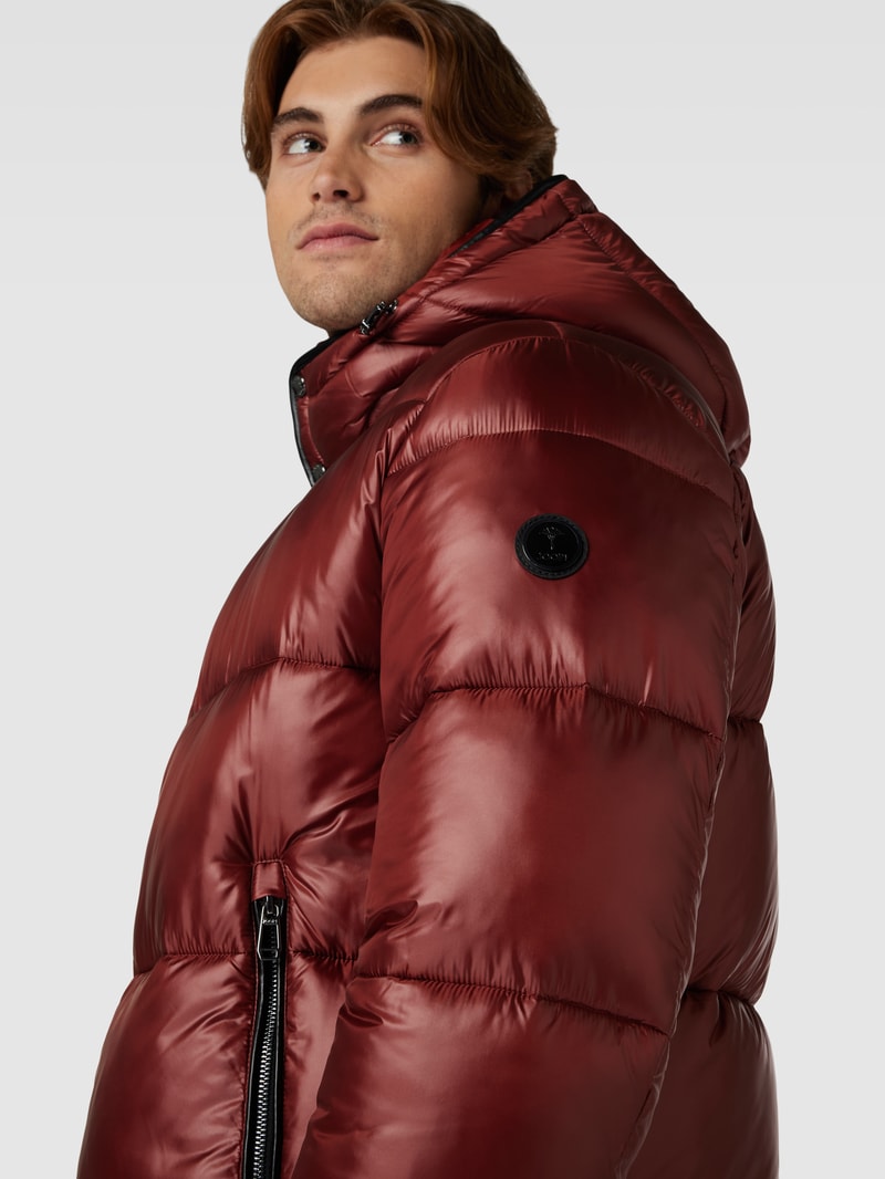 Steppjacke mit Reißverschlusstaschen in bordeaux rot
