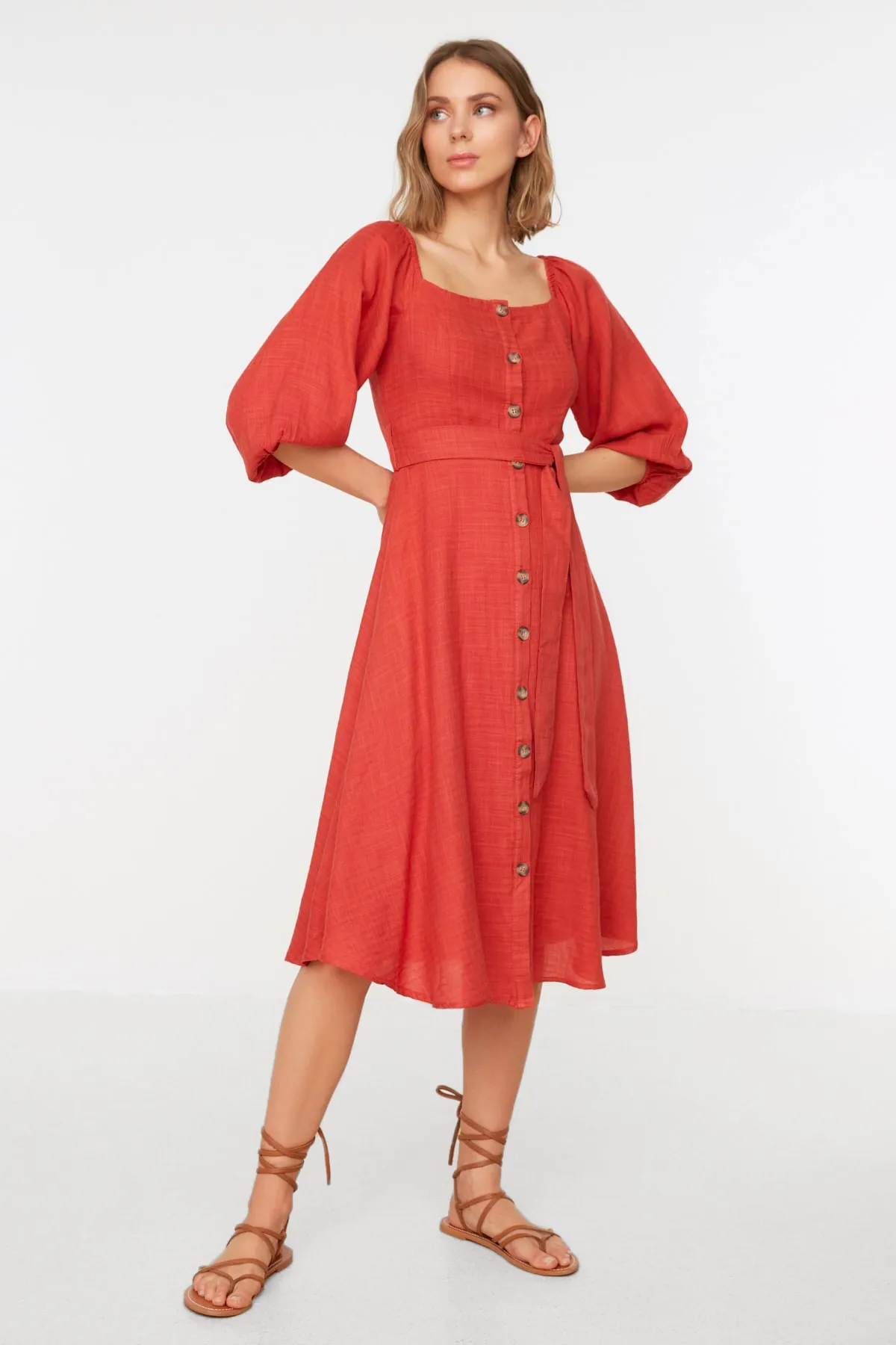 Trendyol Collection  Zimtfarbenes, gewebtes Midikleid mit Gürtel und Knöpfen TWOSS19IE0009
