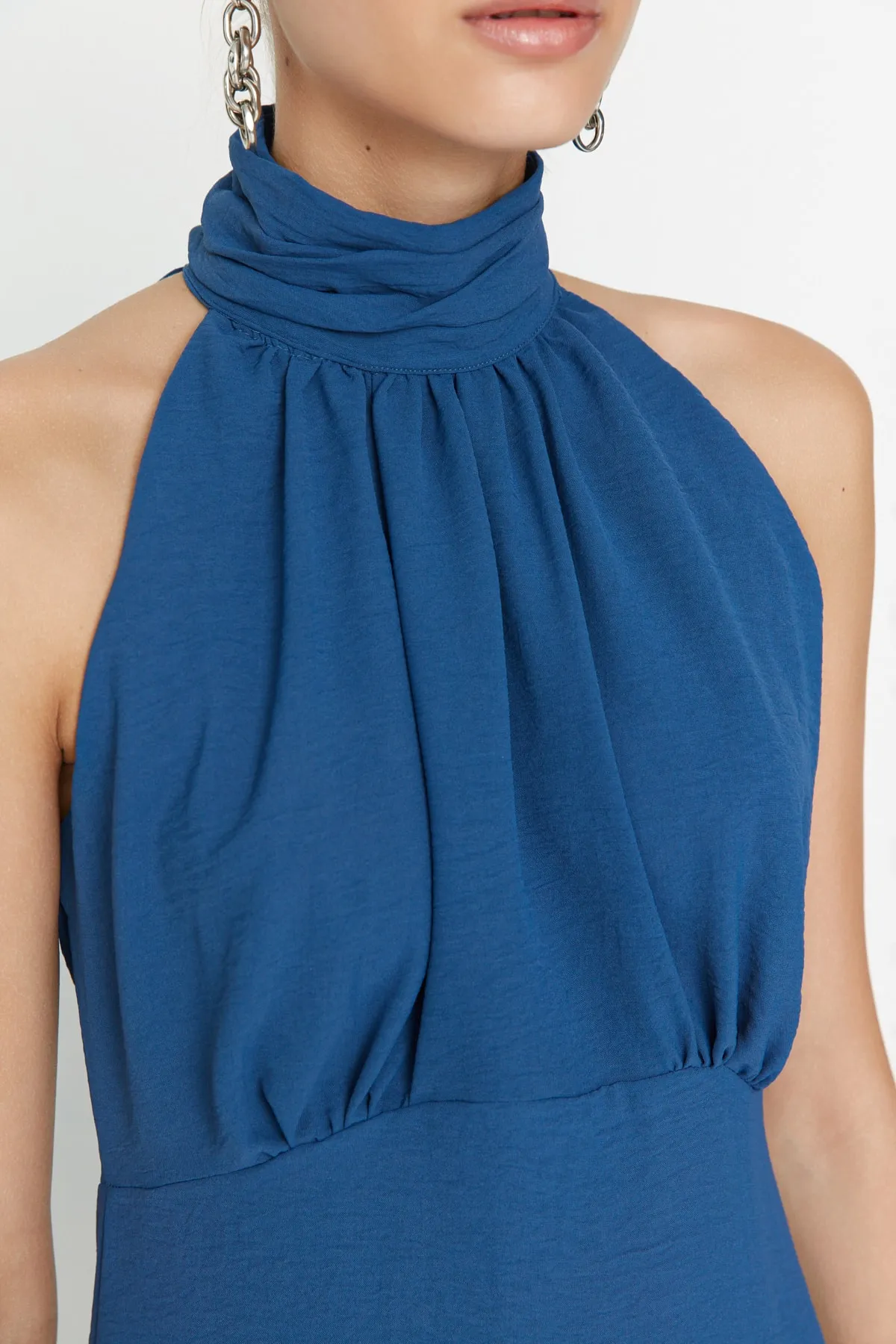 Trendyol Collection  Marineblaues Skaterrock-Neckholder-Webkleid TWOSS21EL1538