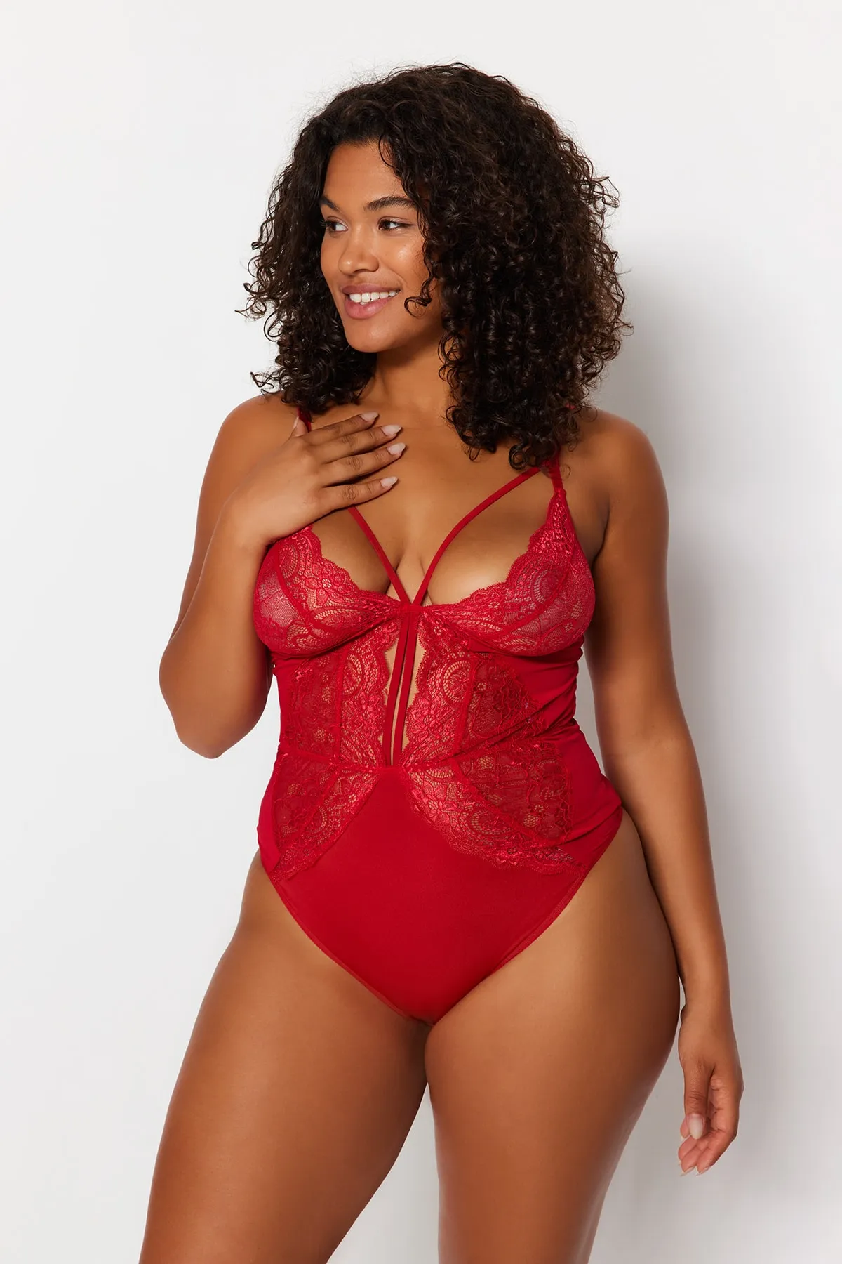 Trendyol Curve  Roter Spitzen-Body mit Details TBBSS23CS00000