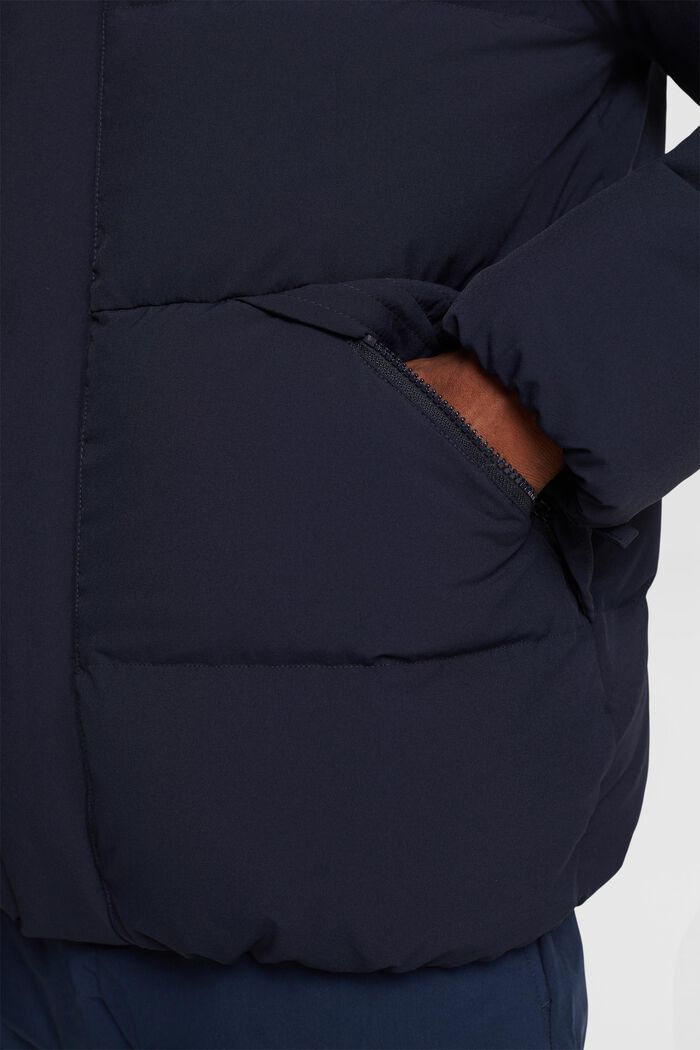 Daunenjacke mit Kapuze