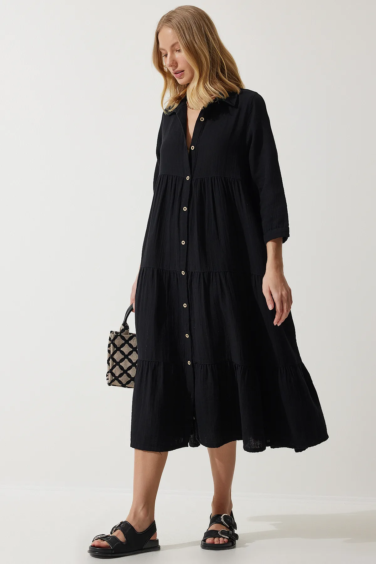 Happiness İstanbul  Schwarzes, ausgestelltes Hemdkleid aus Musselin für Damen SA00024