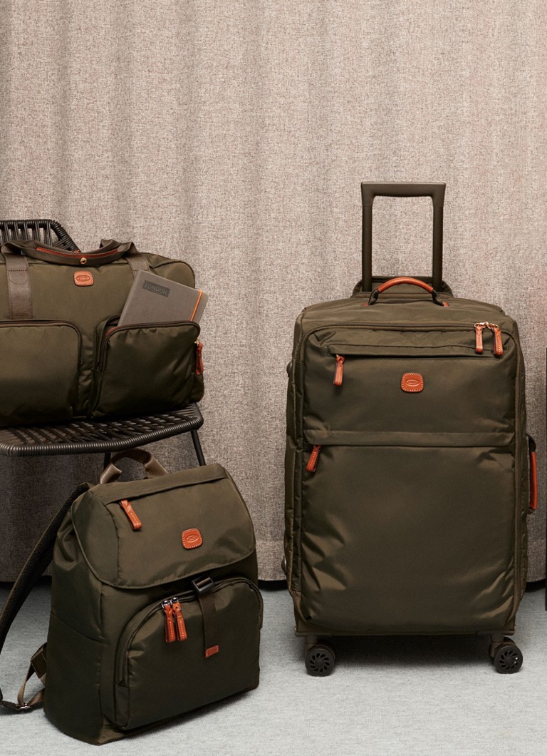 Torba weekendowa Bric X-Travel M z odpinanym i regulowanym paskiem na ramię.
