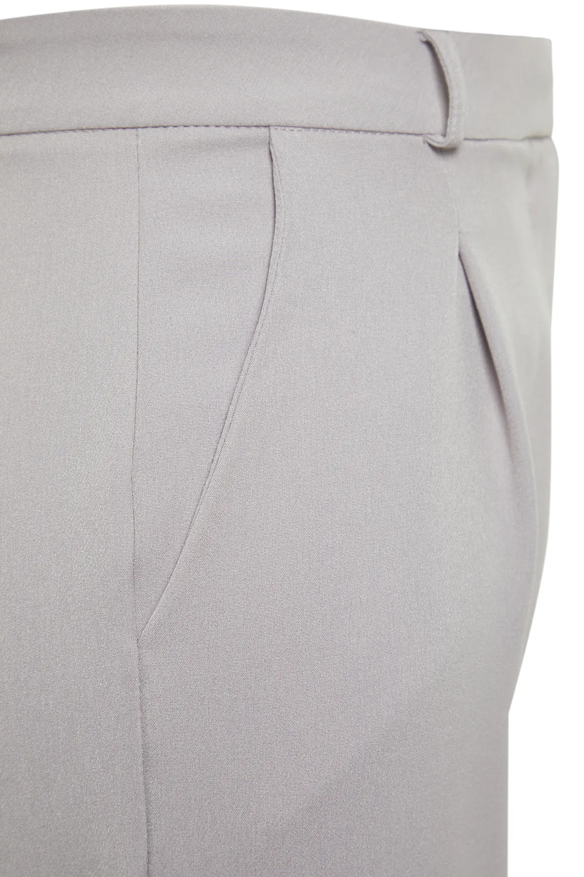 Trendyol Collection  Graue, plissierte Webhose mit weitem Bein TWOSS21PL0155