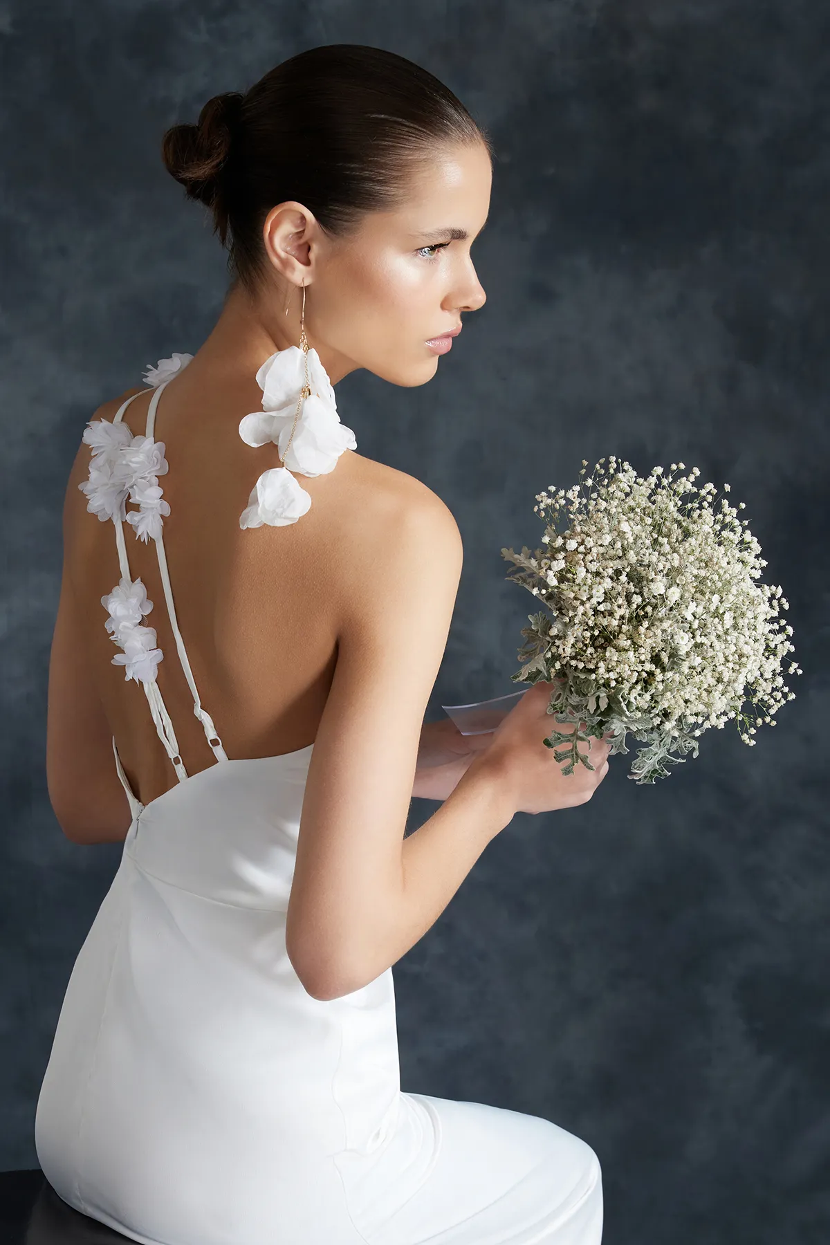 Trendyol Collection  Weißes Hochzeits-/Nikah-Abendkleid mit Rosendetails in Weiß TPRSS24AE00029