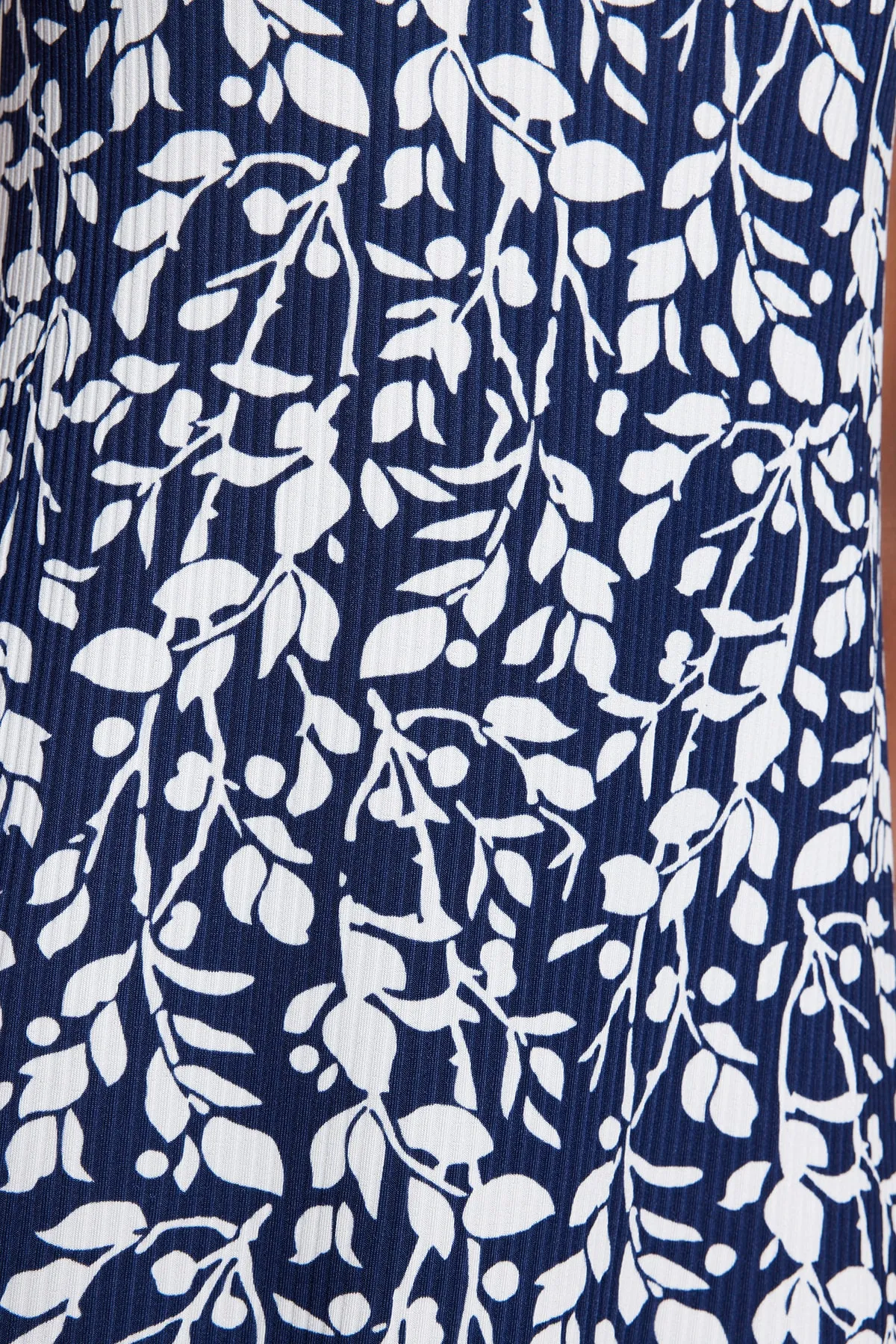 Trendyol Collection  Indigofarbenes, ärmelloses, flexibles Strickkleid mit Rüschen und Volants in Indigo-Optik TWOSS22EL0794