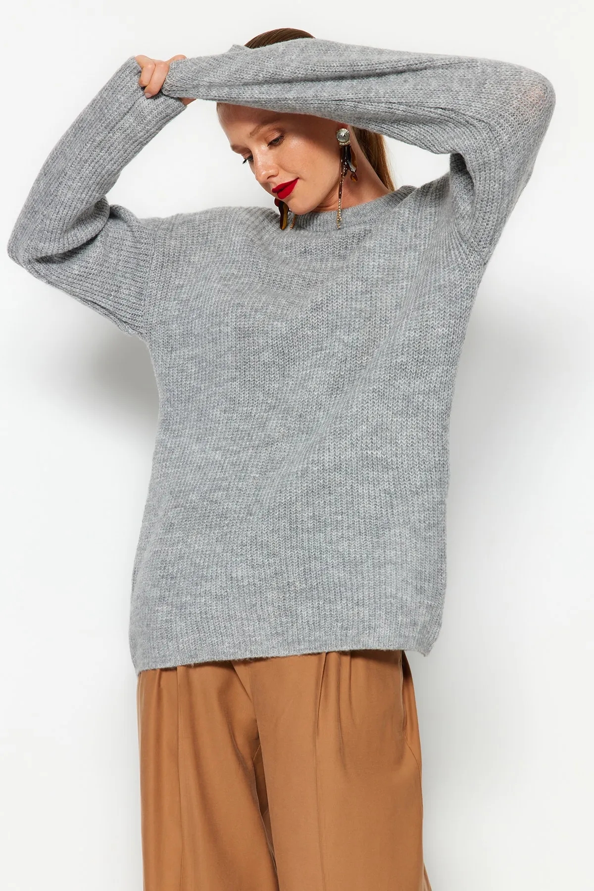 Trendyol Collection  Hellgrauer, weich strukturierter Basic-Strickpullover mit weiter Passform TWOAW20FV0142