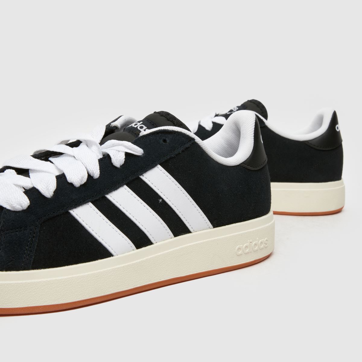 adidas Grand Court Base 00s cipők fekete-fehérben