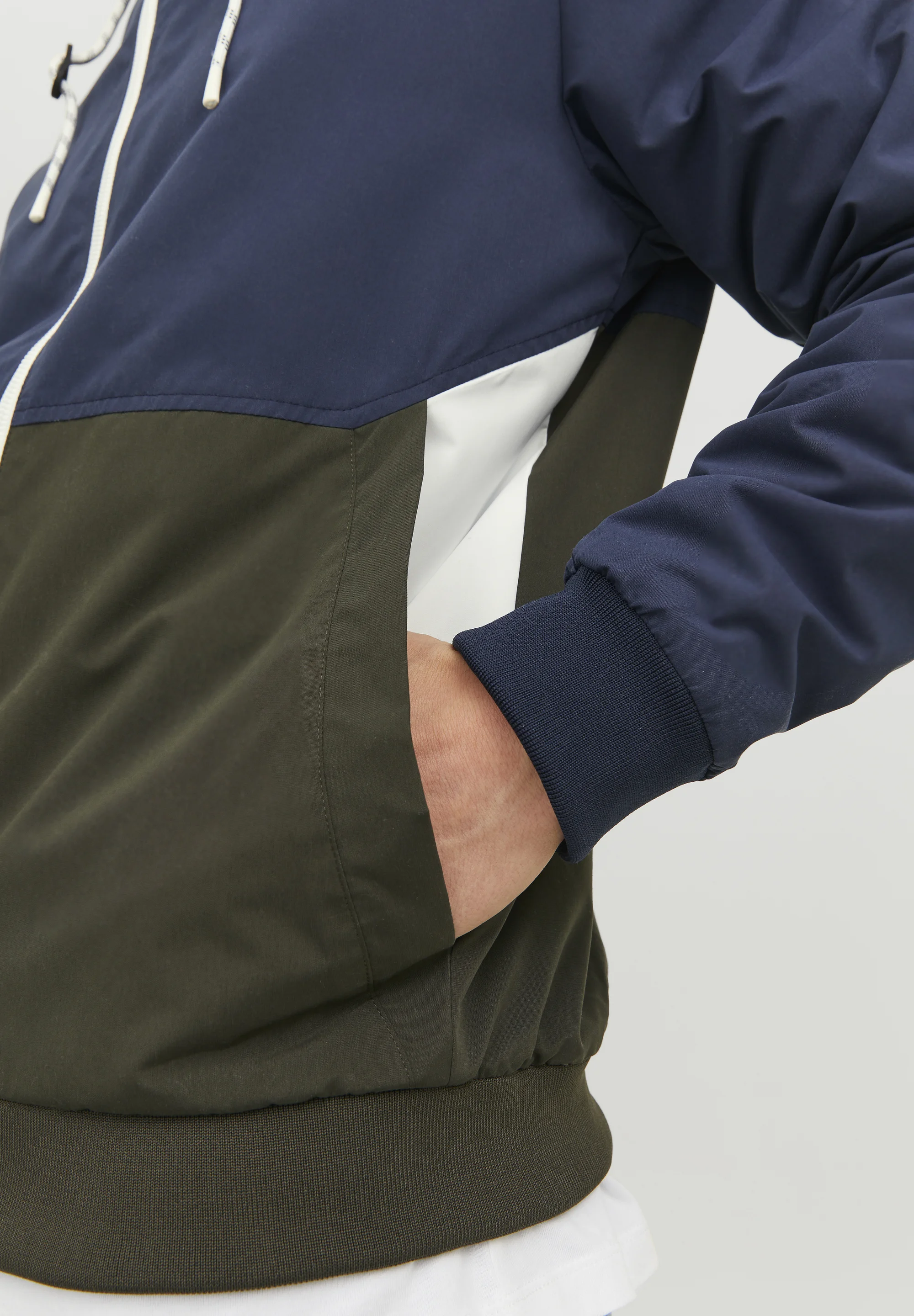 Jack & Jones JJERUSH BLOCKING HOOD - Chaqueta ligera