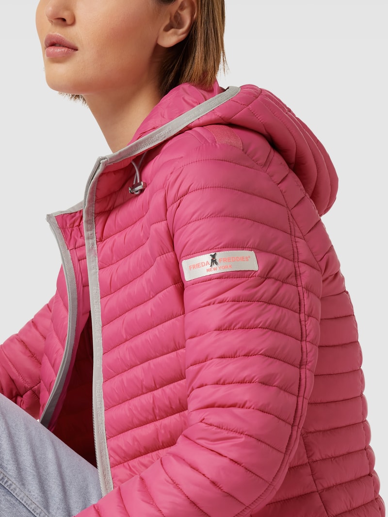 Steppjacke mit Label-Details in pink