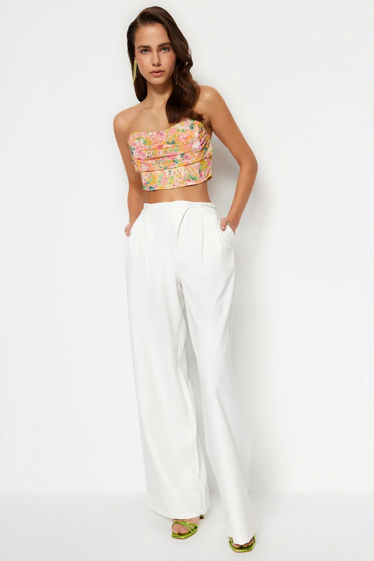 Trendyol Collection  Ecru gefütterte gewebte Brauthose TPRSS23PL00021