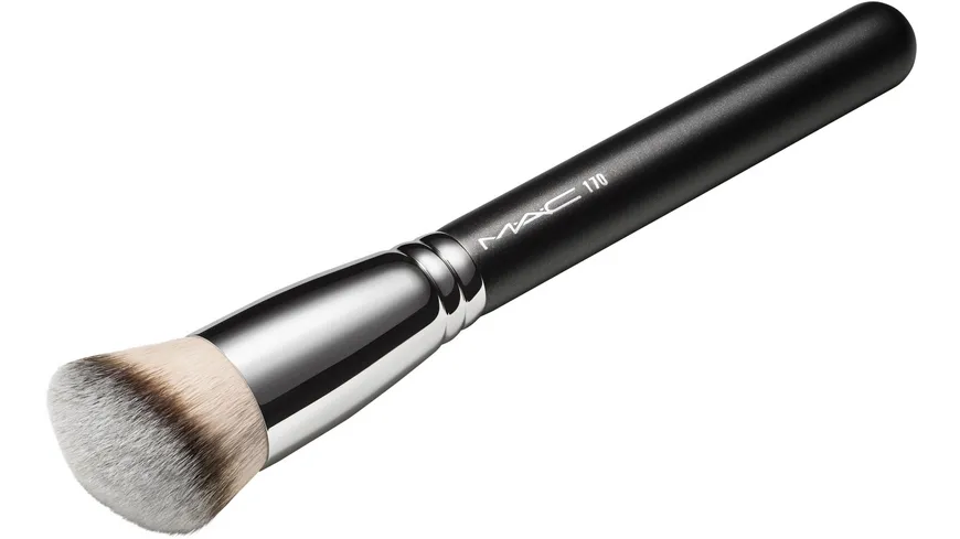 MAC Synthetic Rounded Slant Brush