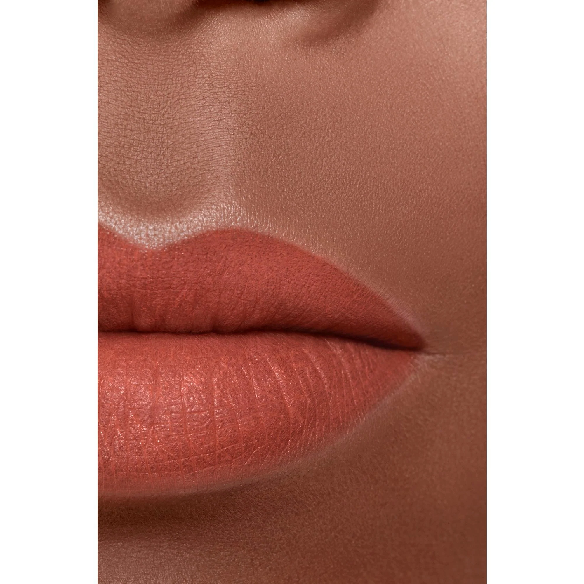 ROUGE ALLURE VELVET - EL LABIAL LUMINOSO Y TERCIOPELOSO