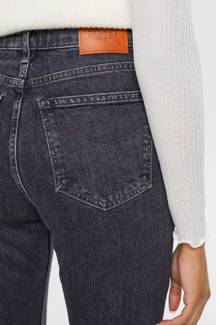 Schmal geschnittene Retro-Jeans mit hohem Bund