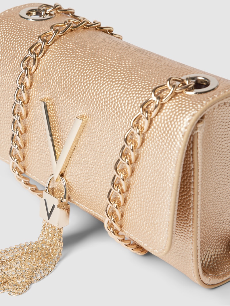 Clutch mit Label-Applikation Modell 'DIVINA' in gold