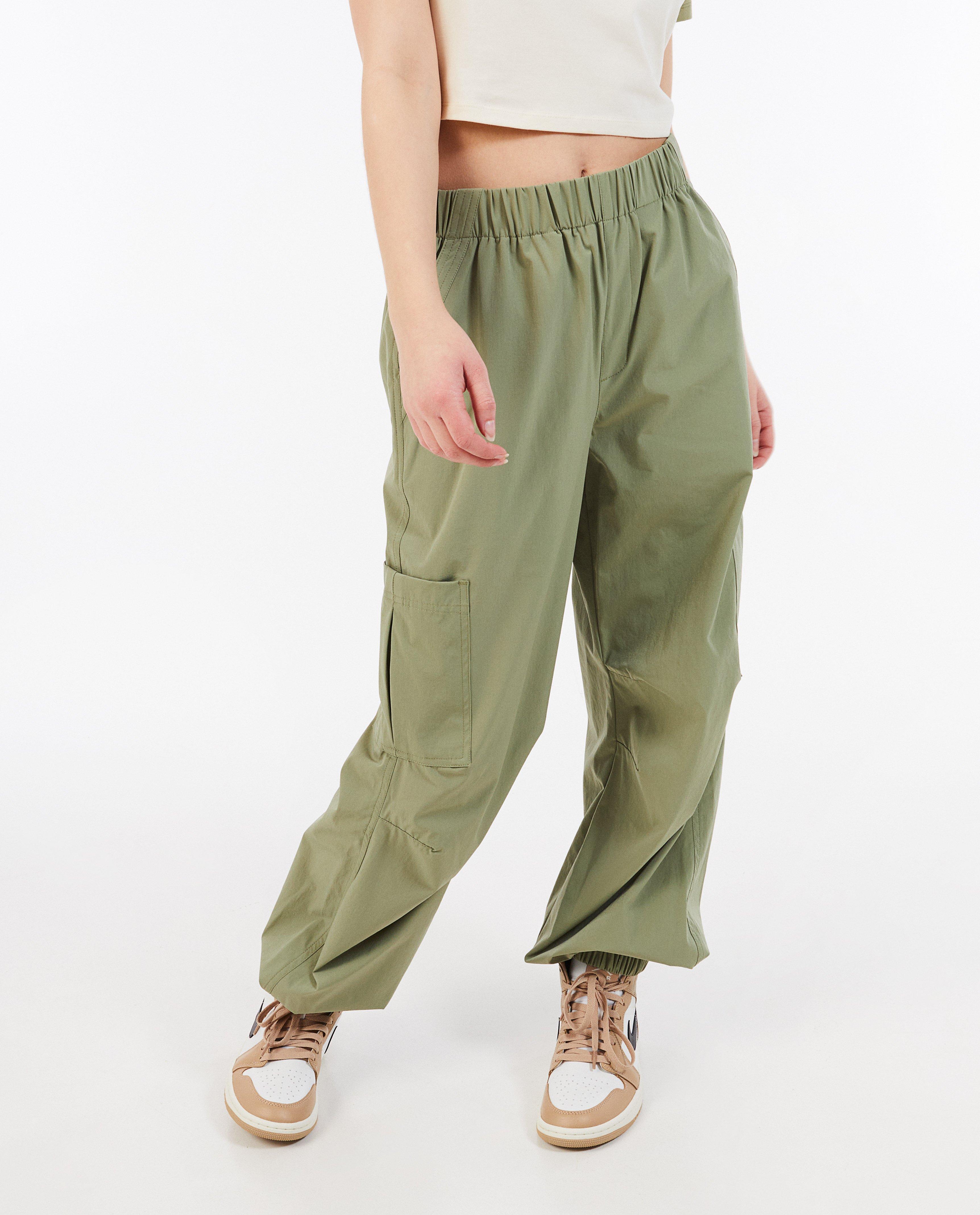 Strukturált, groggy nadrág, ejtőernyős szabású khaki színben