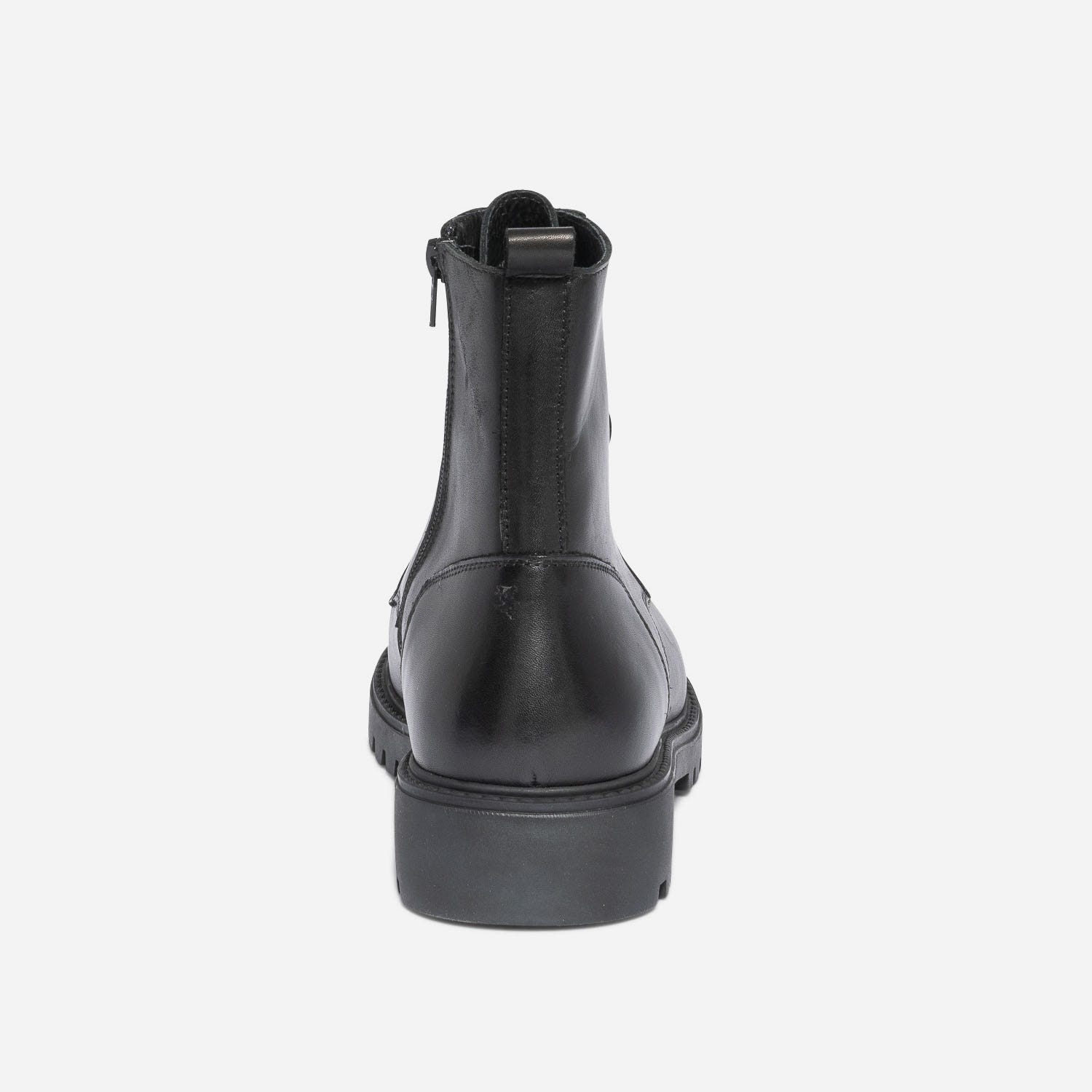 Bottine noir en cuir à semelle crantée