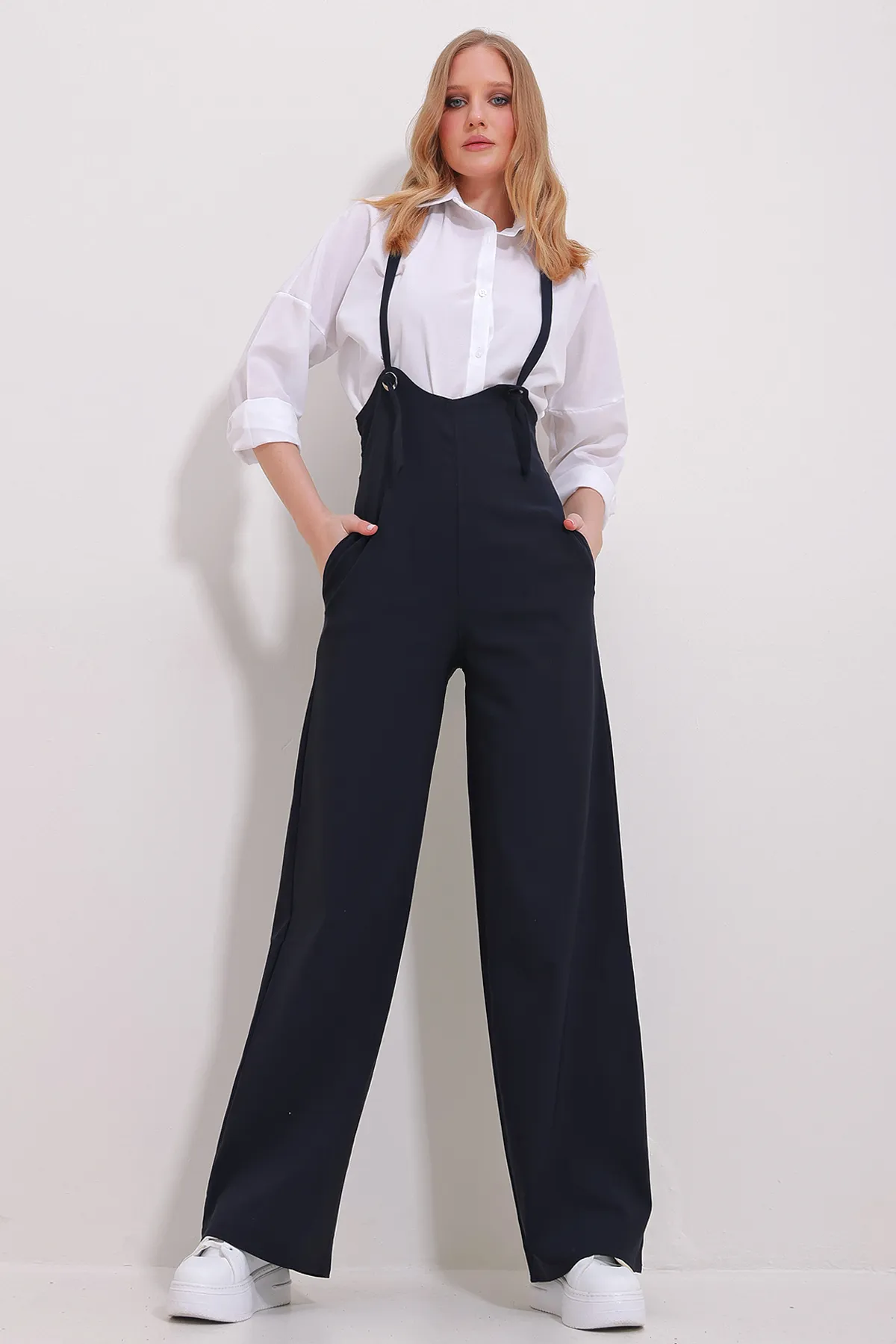 Trend Alaçatı Stili  Marineblauer Lycra-Overall mit zwei Taschen und Riemchen für Damen ALC-X11539