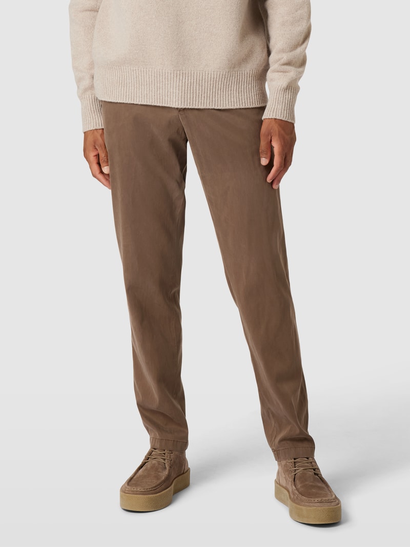 Slim Fit Chino mit französischen Eingrifftaschen in mittelbraun