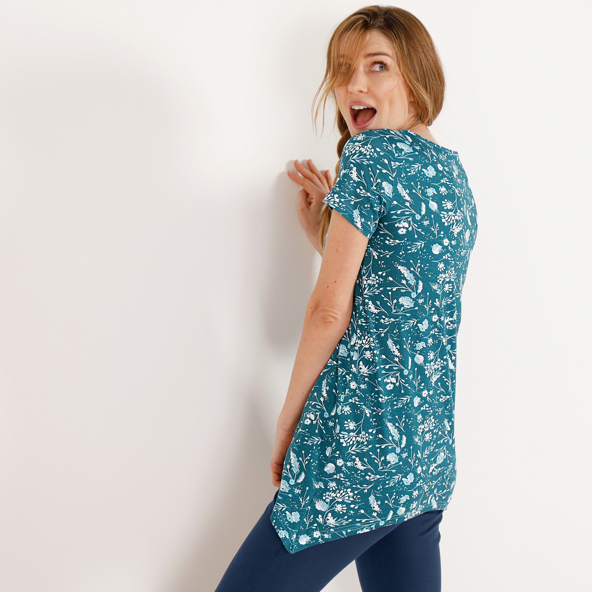 Tee-shirt asymétrique manches courtes – fleuri émeraude