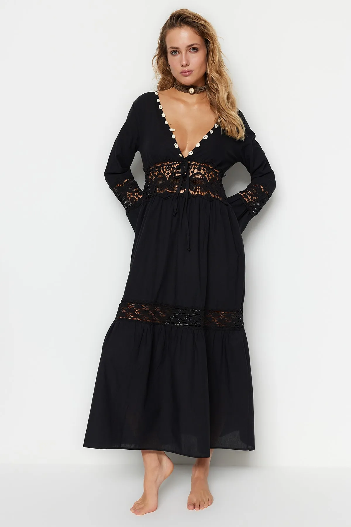 Trendyol Collection  Schwarzes Brode-Strandkleid mit Details TBESS21EL2785