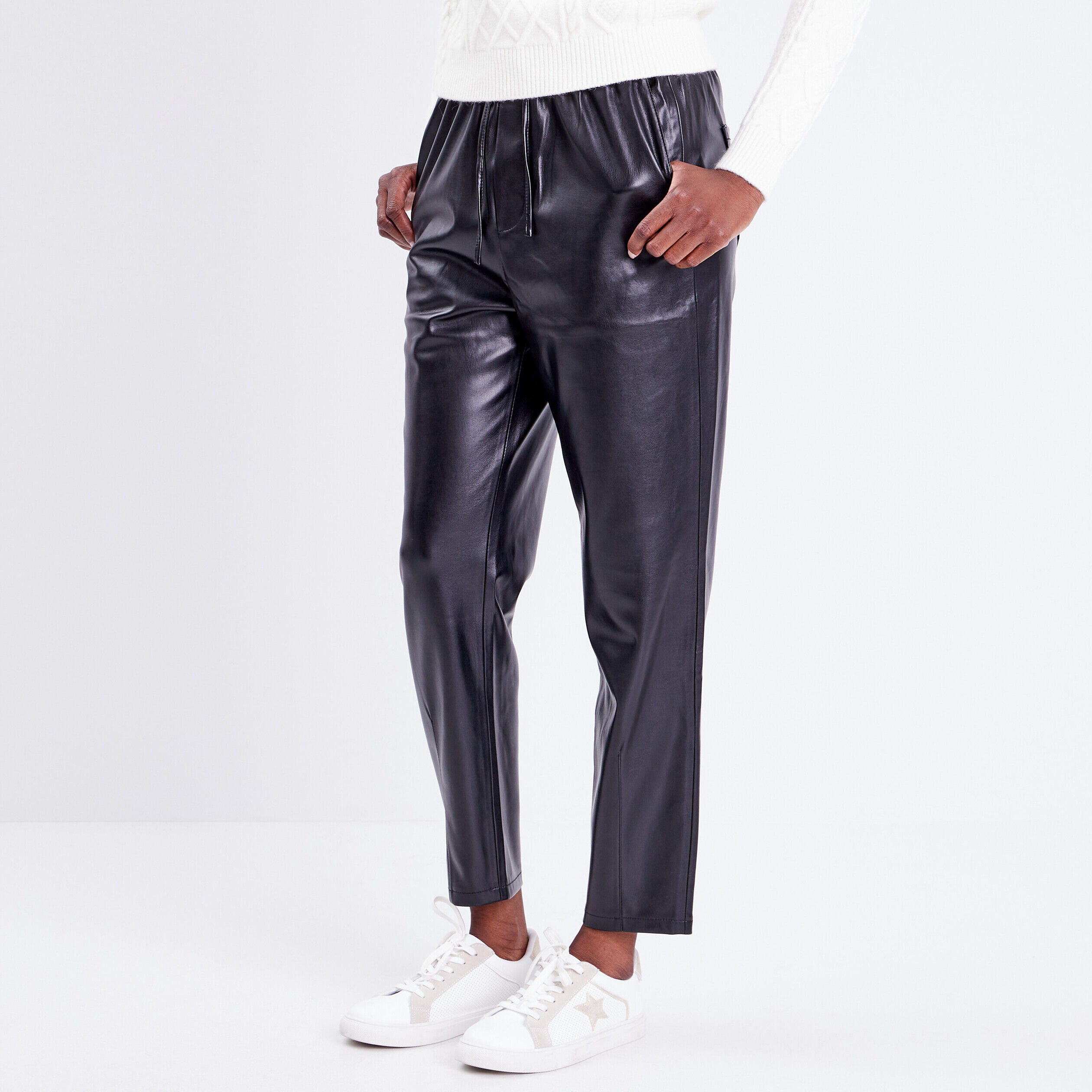 Pantalon carotte enduit noir femme | Cache Cache