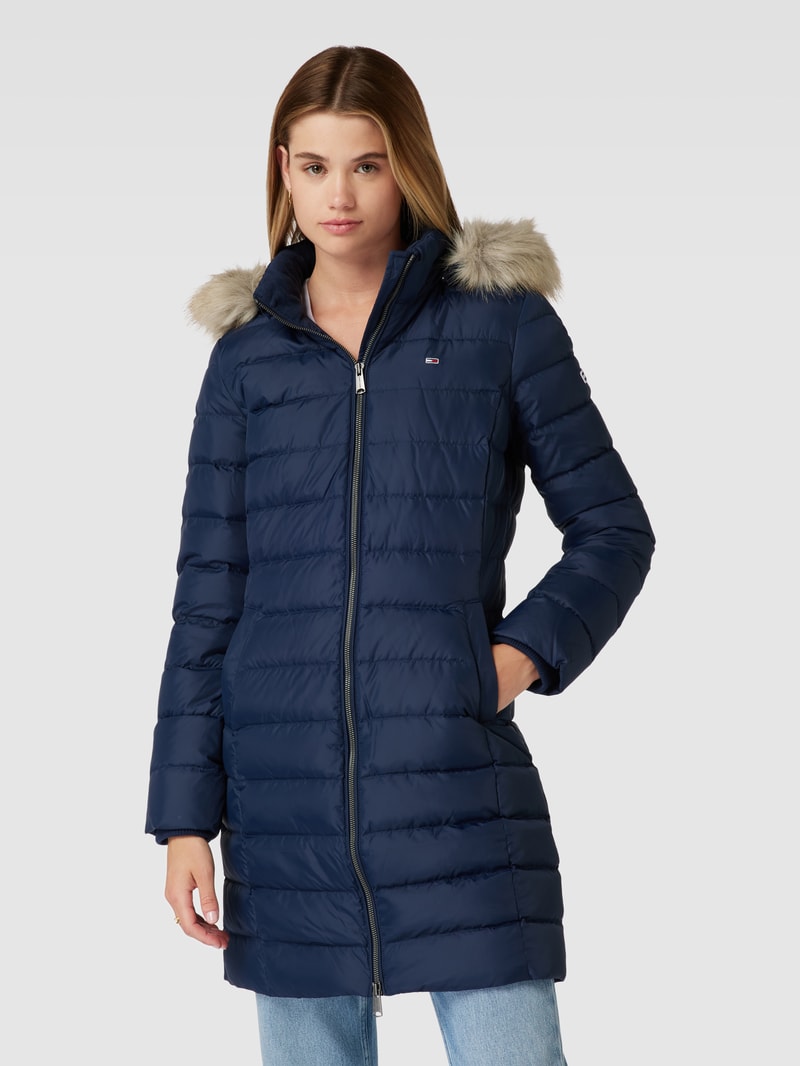 Daunenmantel mit Label-Stitching in marineblau