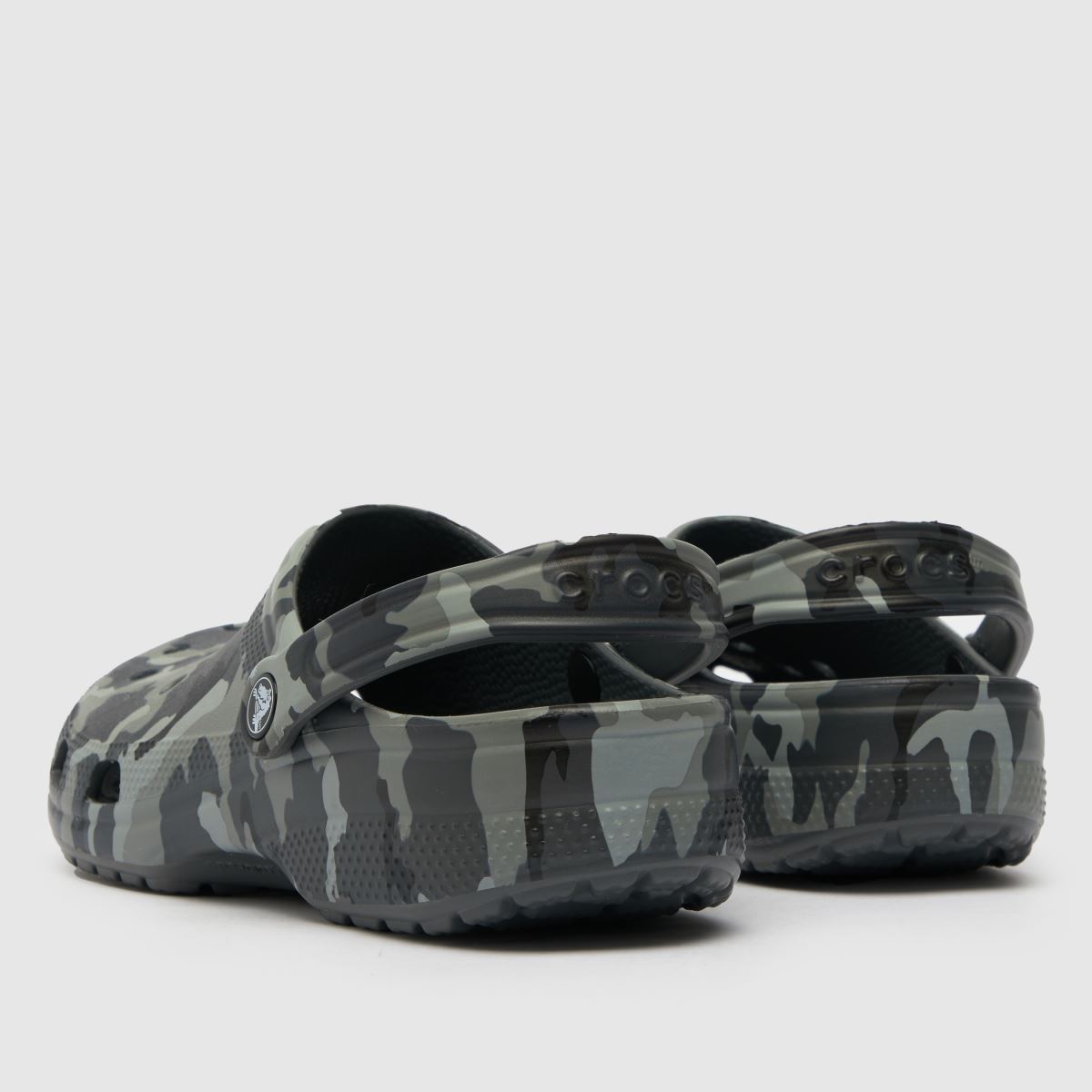 Klasični sandali Crocs s kamuflažnim potiskom v sivi barvi